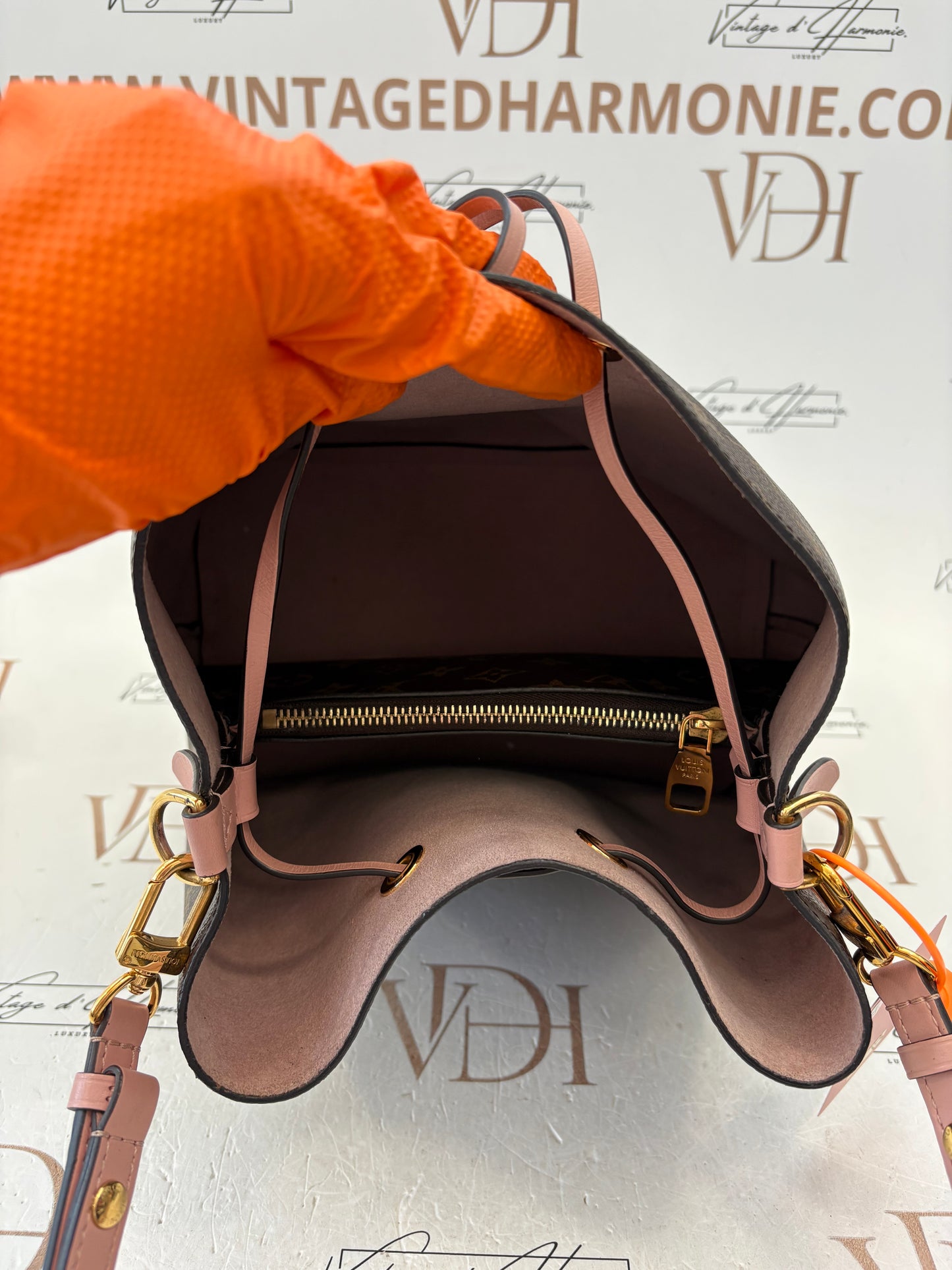 384130 - Louis Vuitton Neo Noe