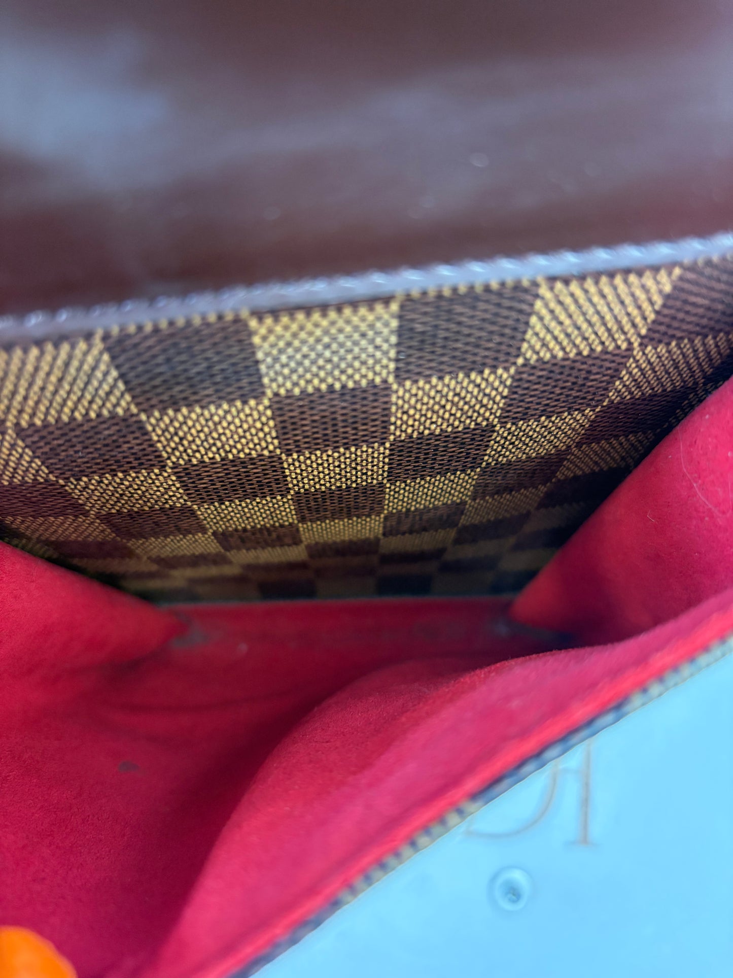 018260 - Louis Vuitton Uzes
