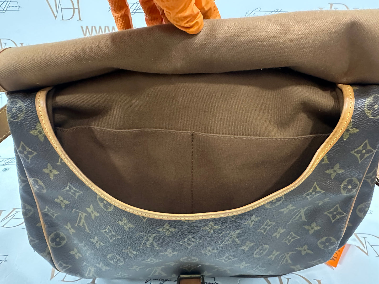 016862 - Louis Vuitton Saumur 35
