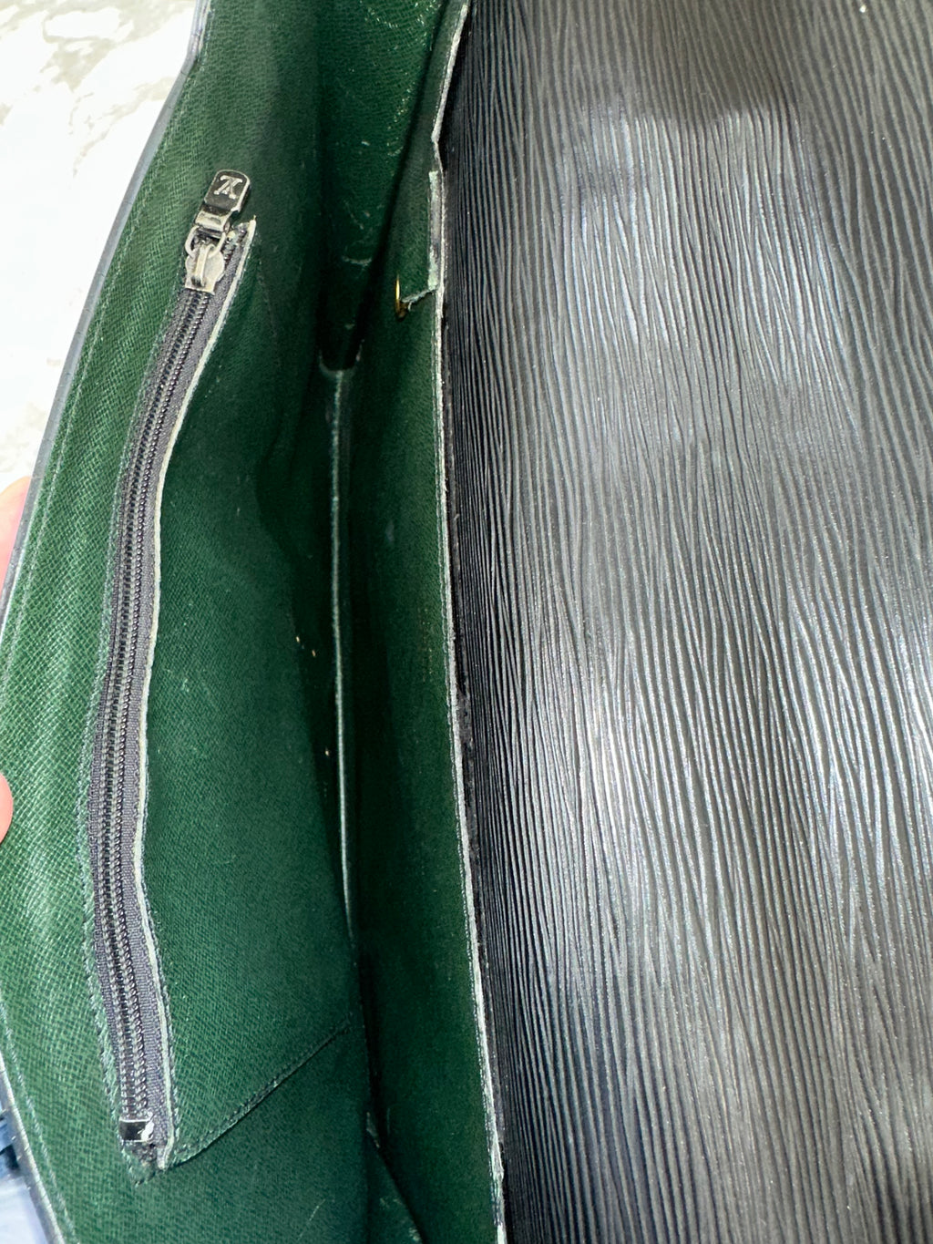 Louis Vuitton Epi Porte Documents Bandouliere