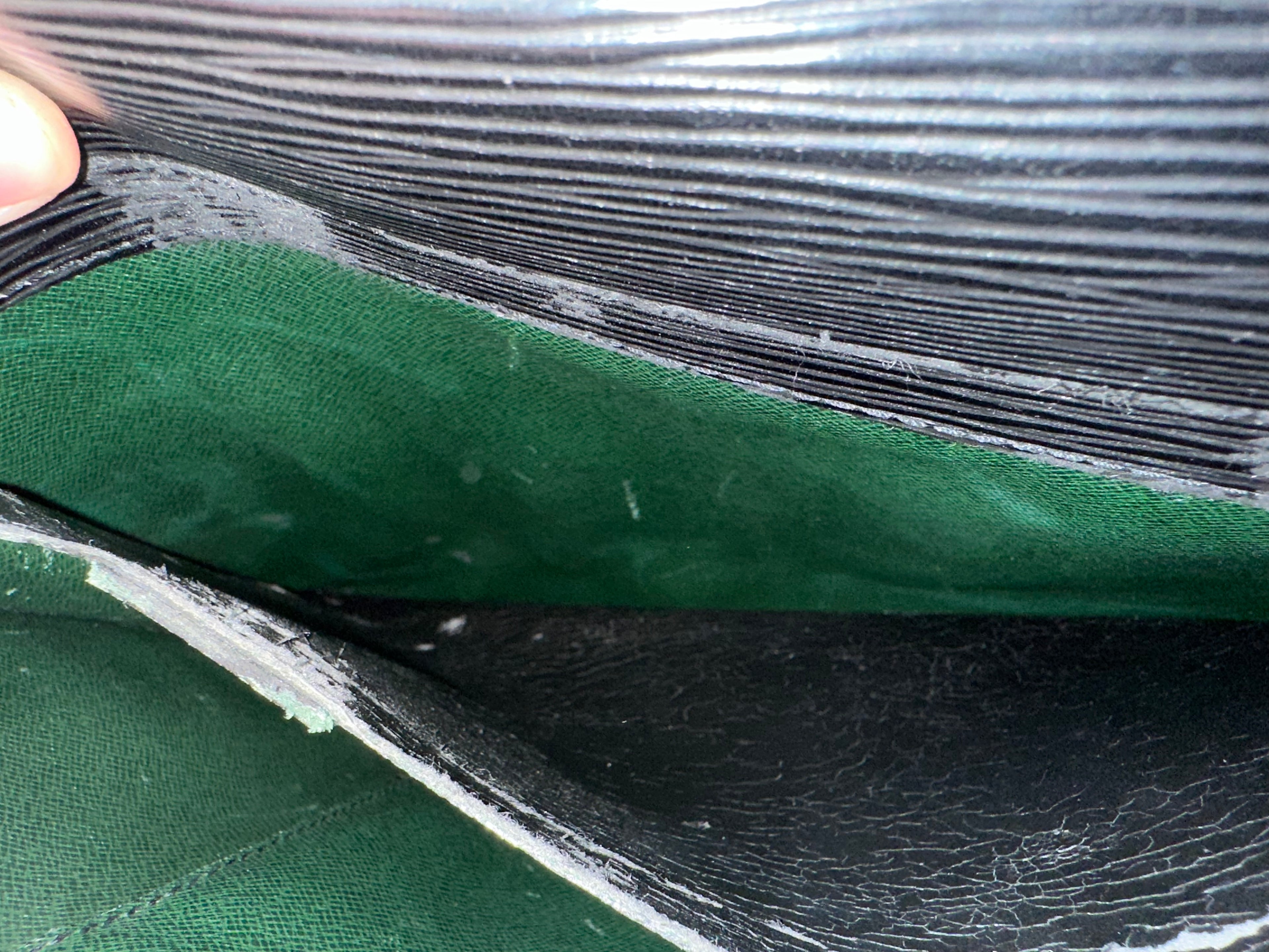 Louis Vuitton Epi Porte Documents Bandouliere