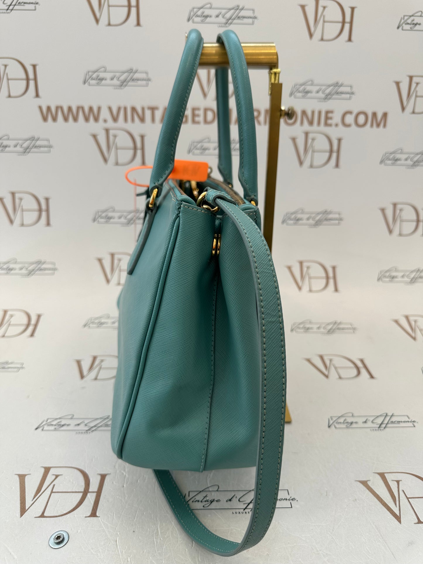 382947 - Prada Galleria