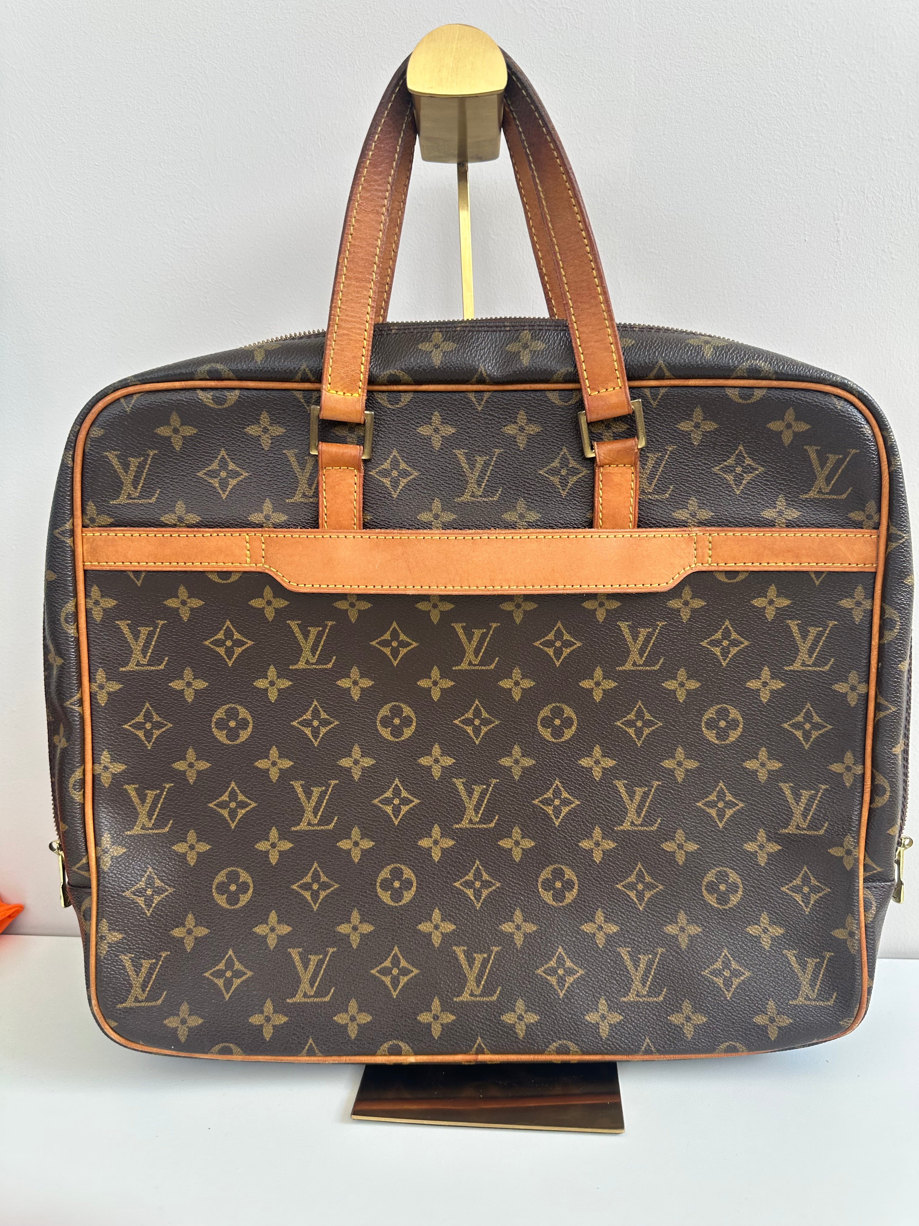 Louis Vuitton Pegase