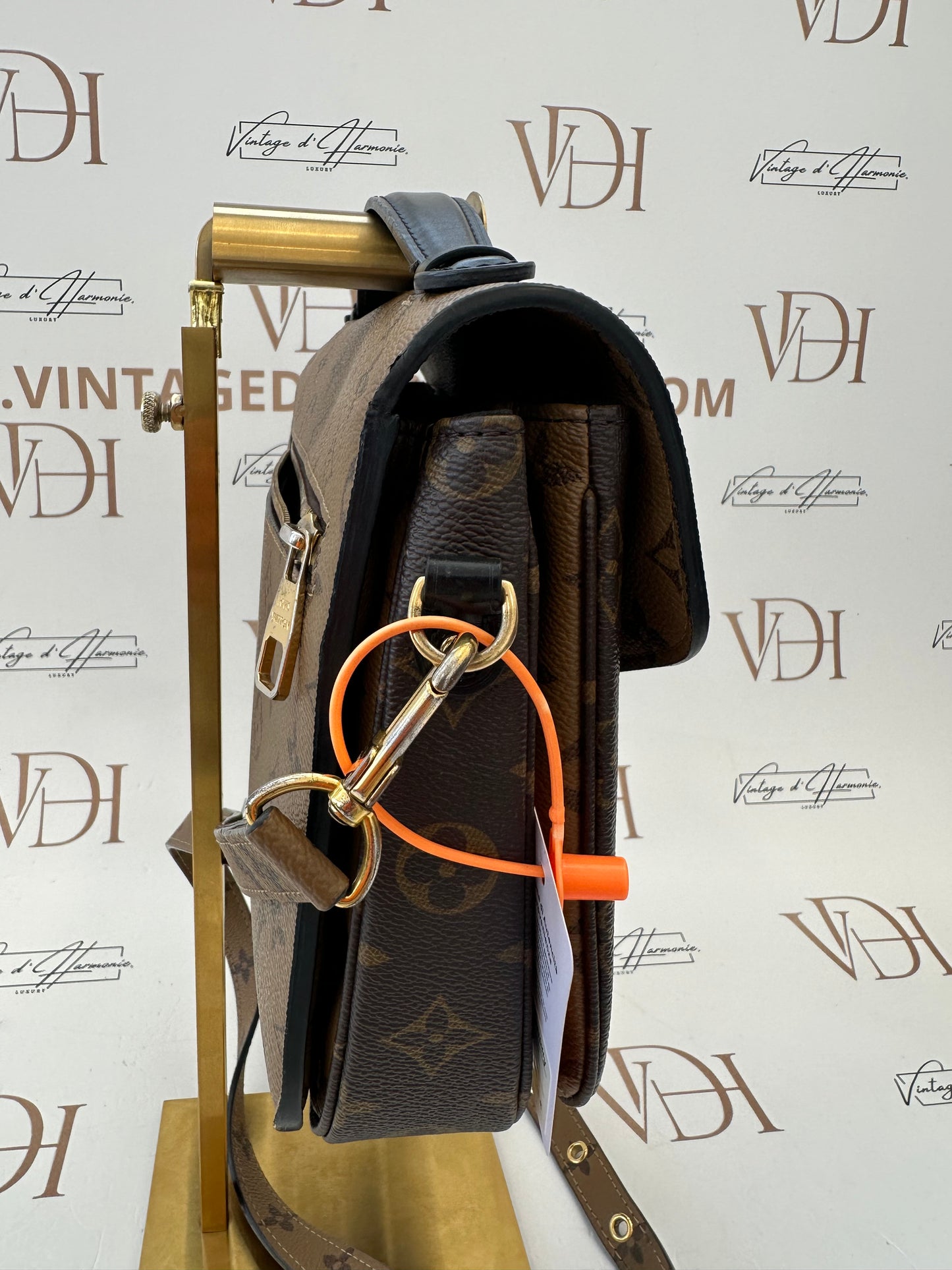 102326 - Louis Vuitton Metis Reverse