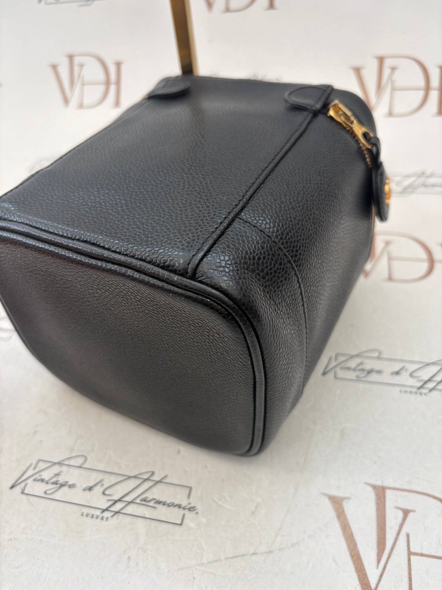 018034 - Chanel Black Calfskin Vanity