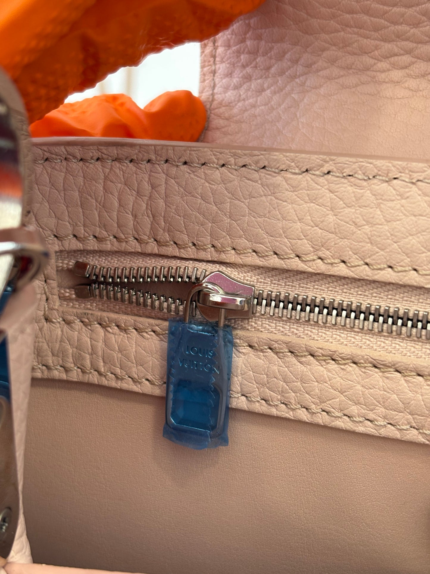 382813 - Louis Vuitton Capucines