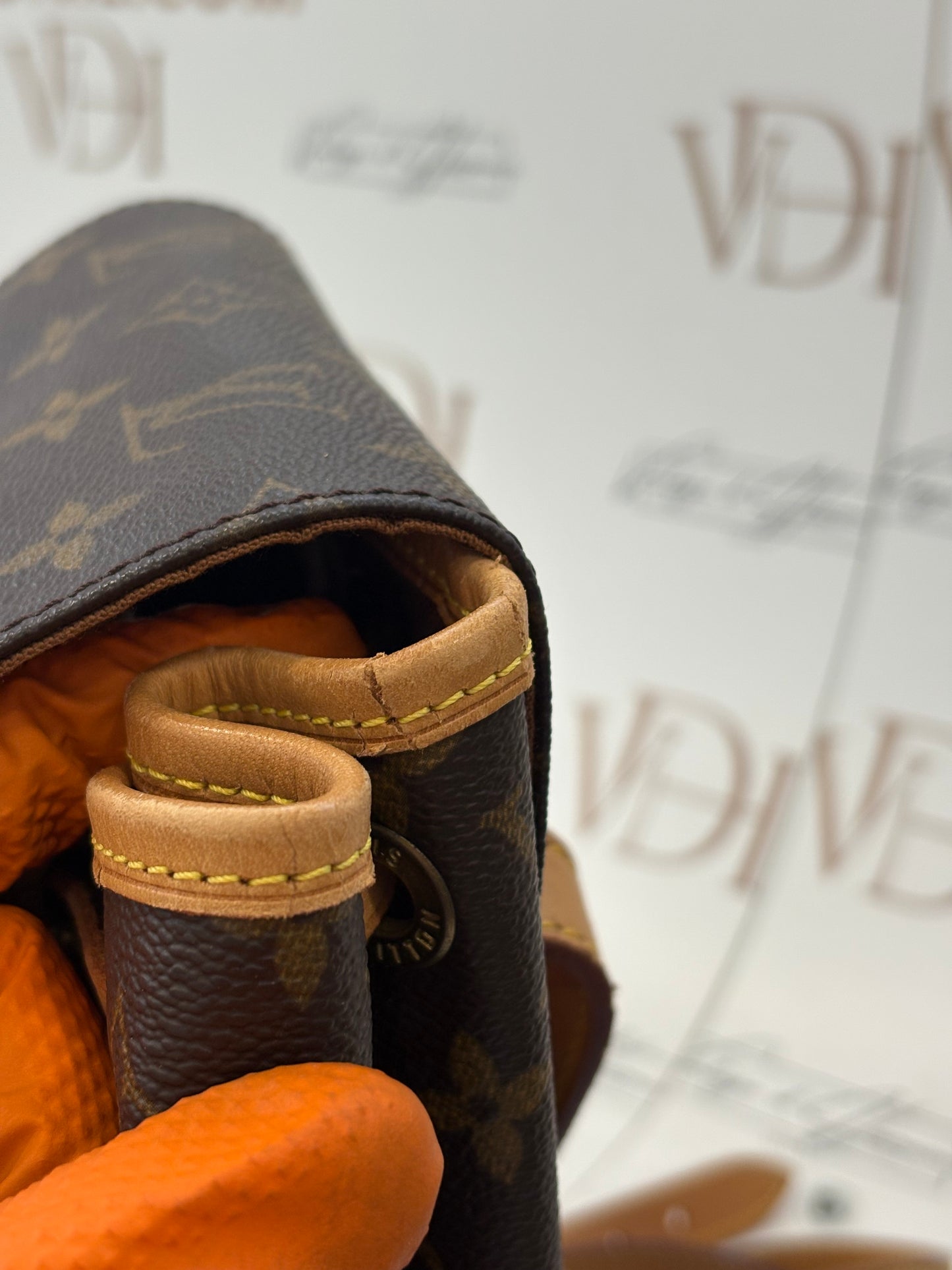 018531 - Louis Vuitton Montsouris MM