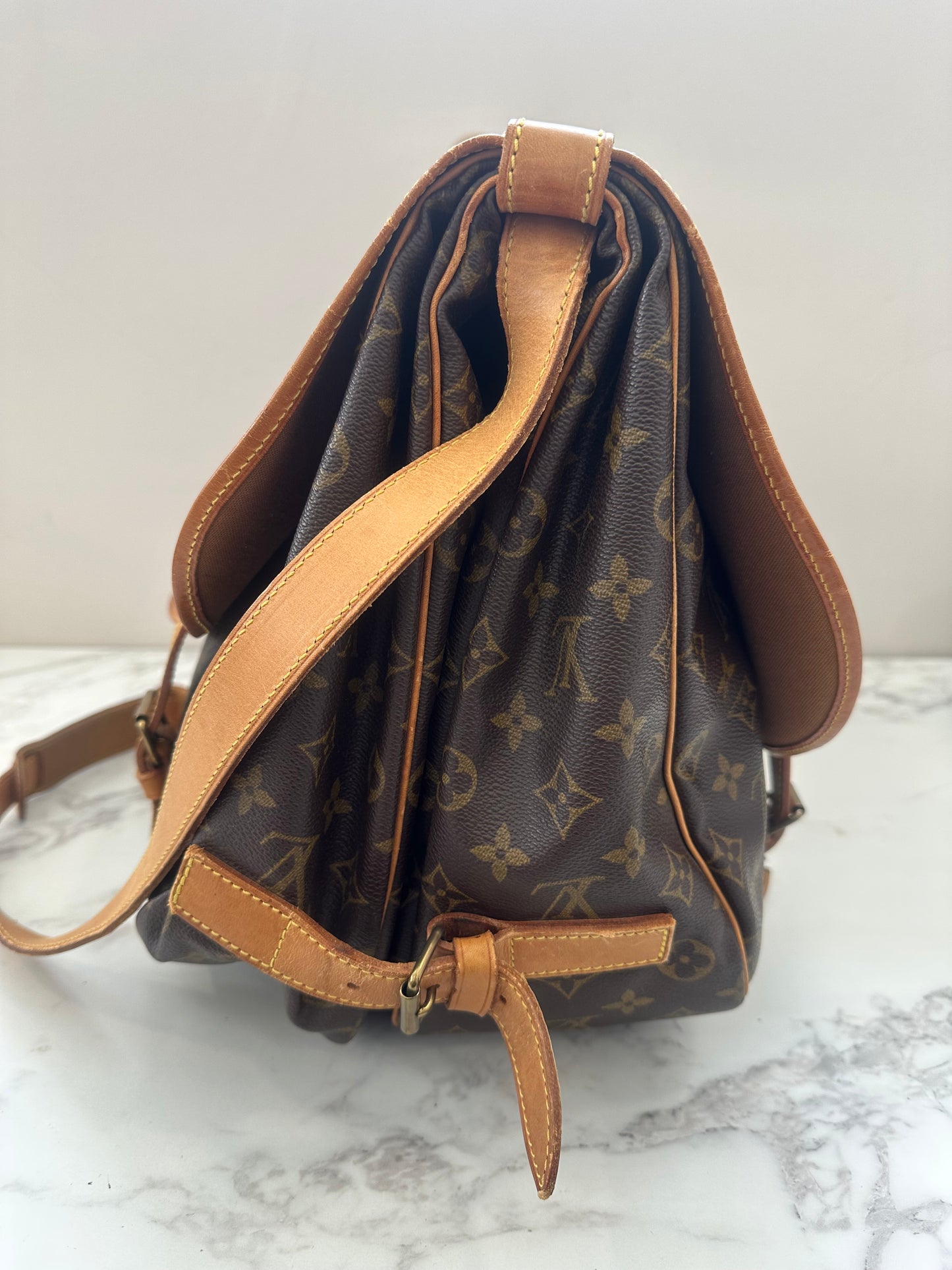 Louis Vuitton Saumur 43