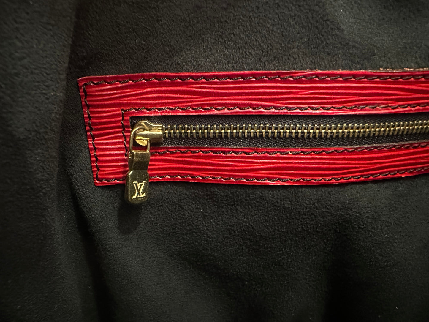 017924 - Louis Vuitton Red Epi