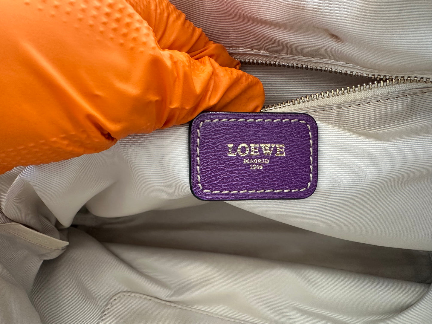 382386 - Loewe