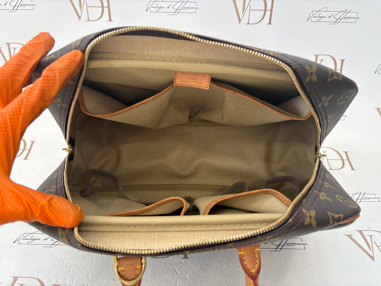 018748 - Louis Vuitton Deauville