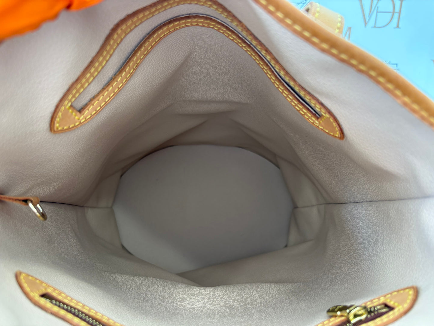 018096 - Louis Vuitton Bucket