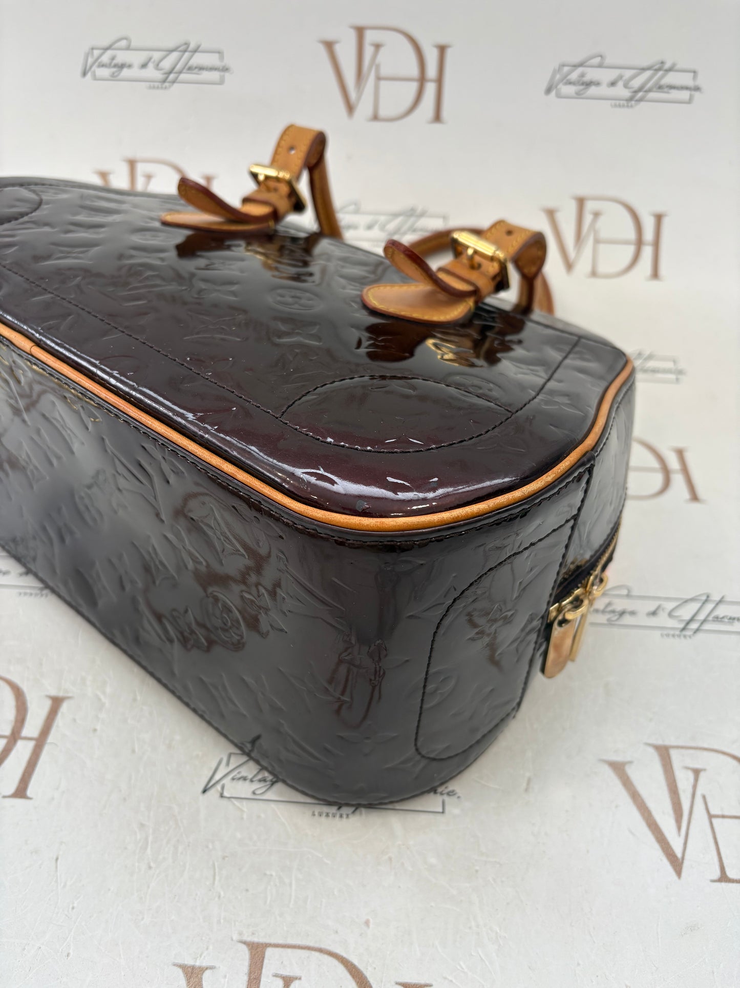 384003 - Louis Vuitton Summit Drive