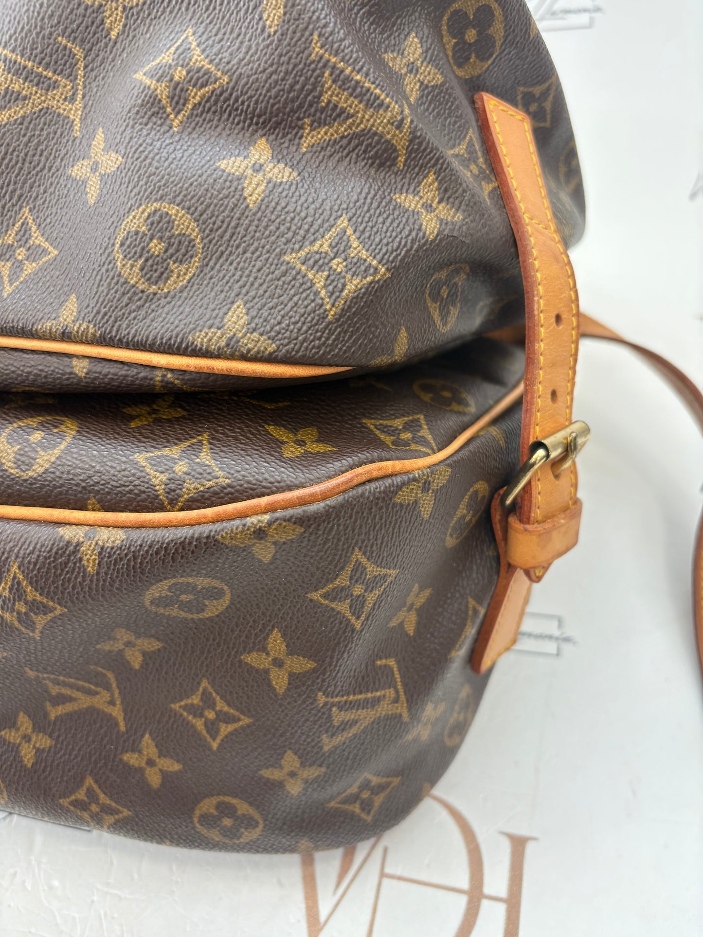 019002 - Louis Vuitton Saumur 35