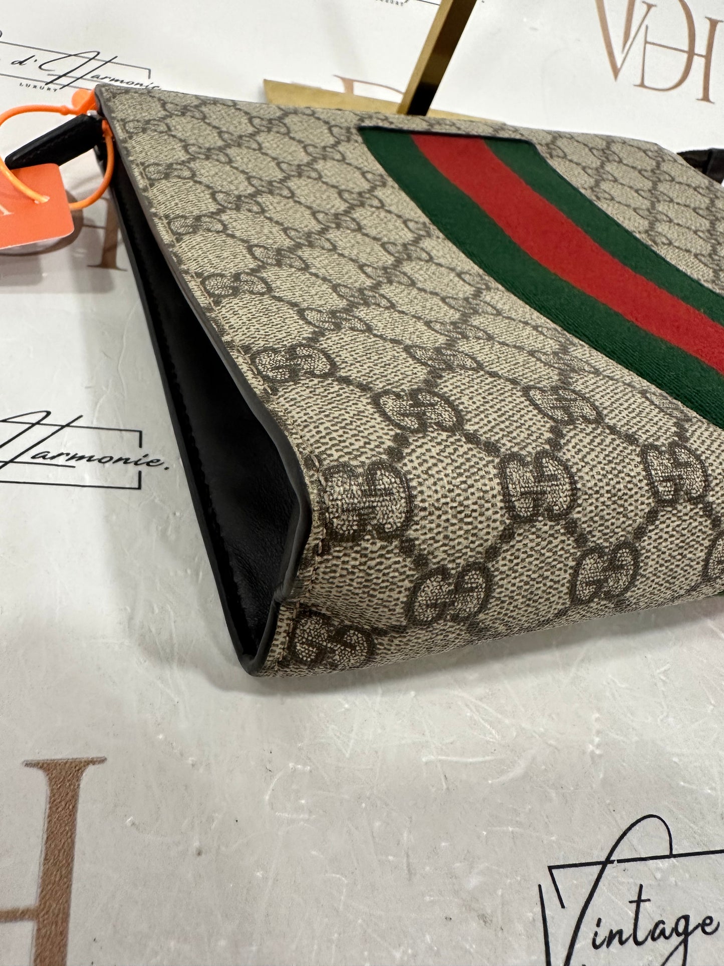 383096 - Gucci Supreme