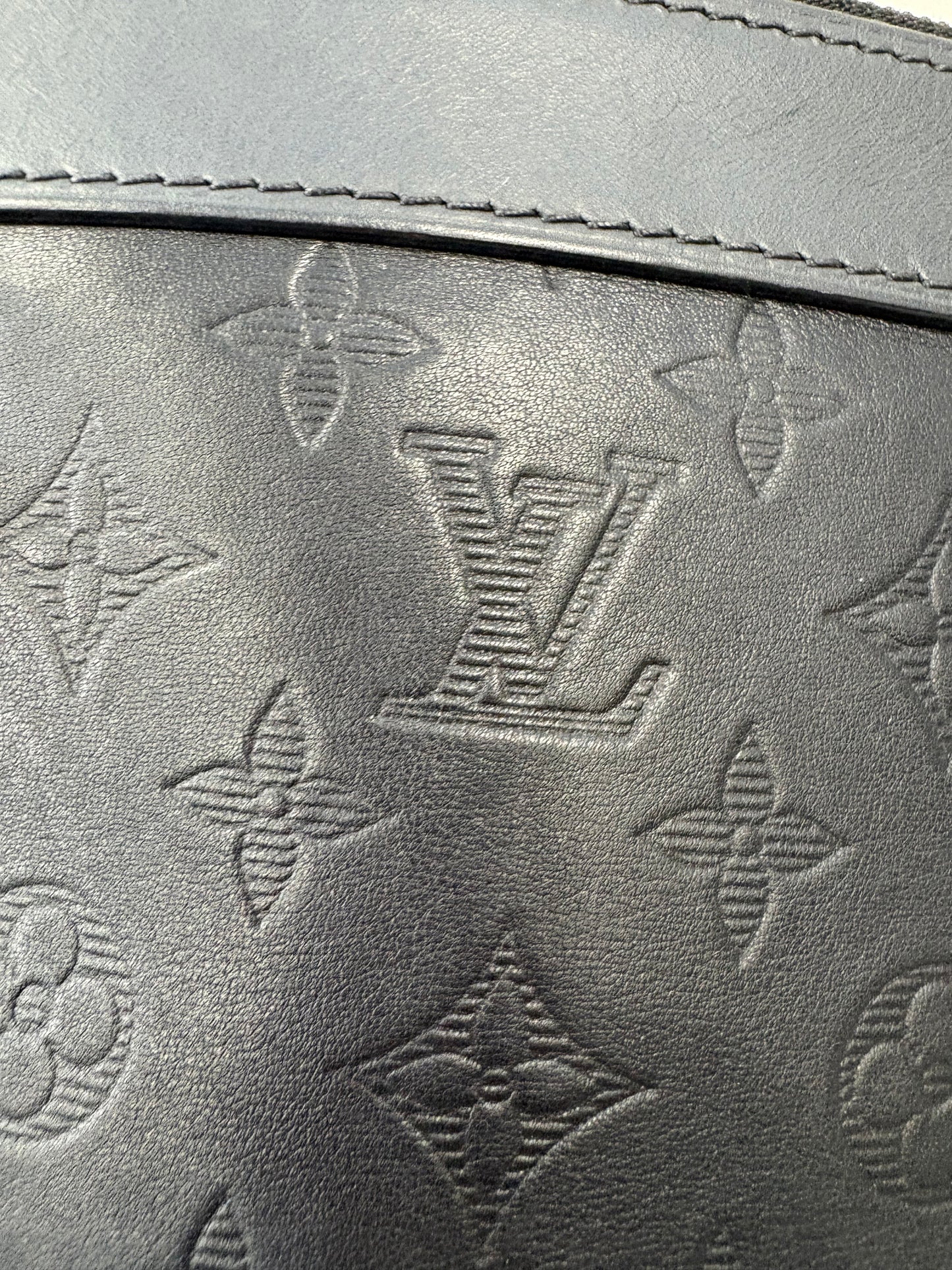 382874 - Louis Vuitton Discovery Pochette