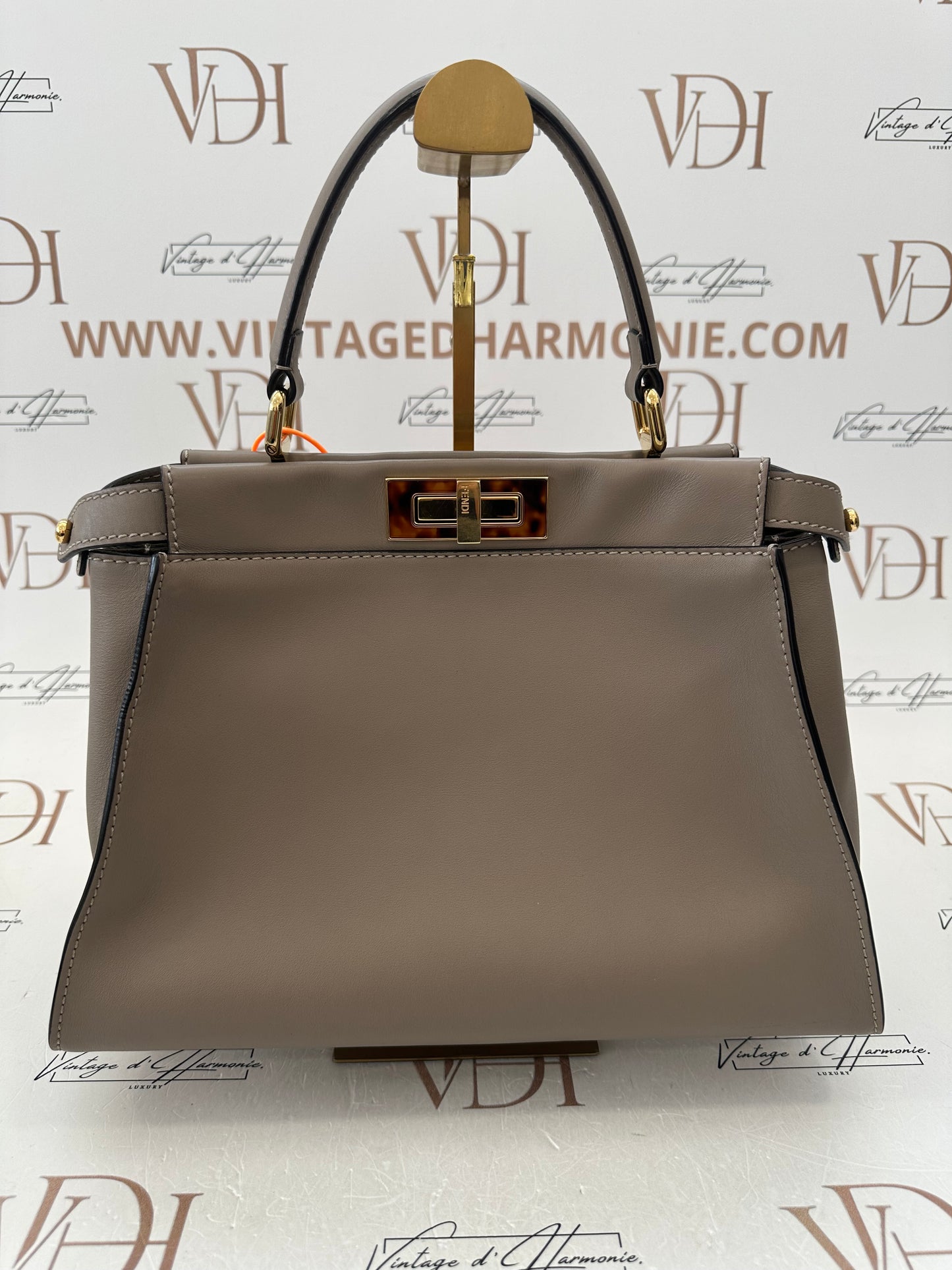 383074 - Fendi Peekaboo