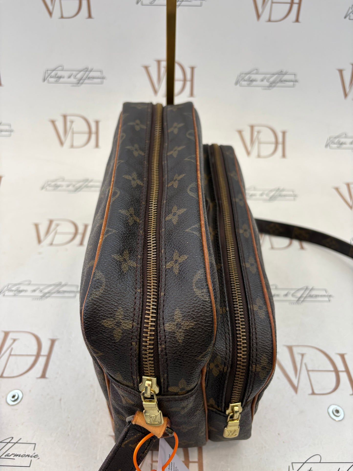 018197 - Louis Vuitton Nile