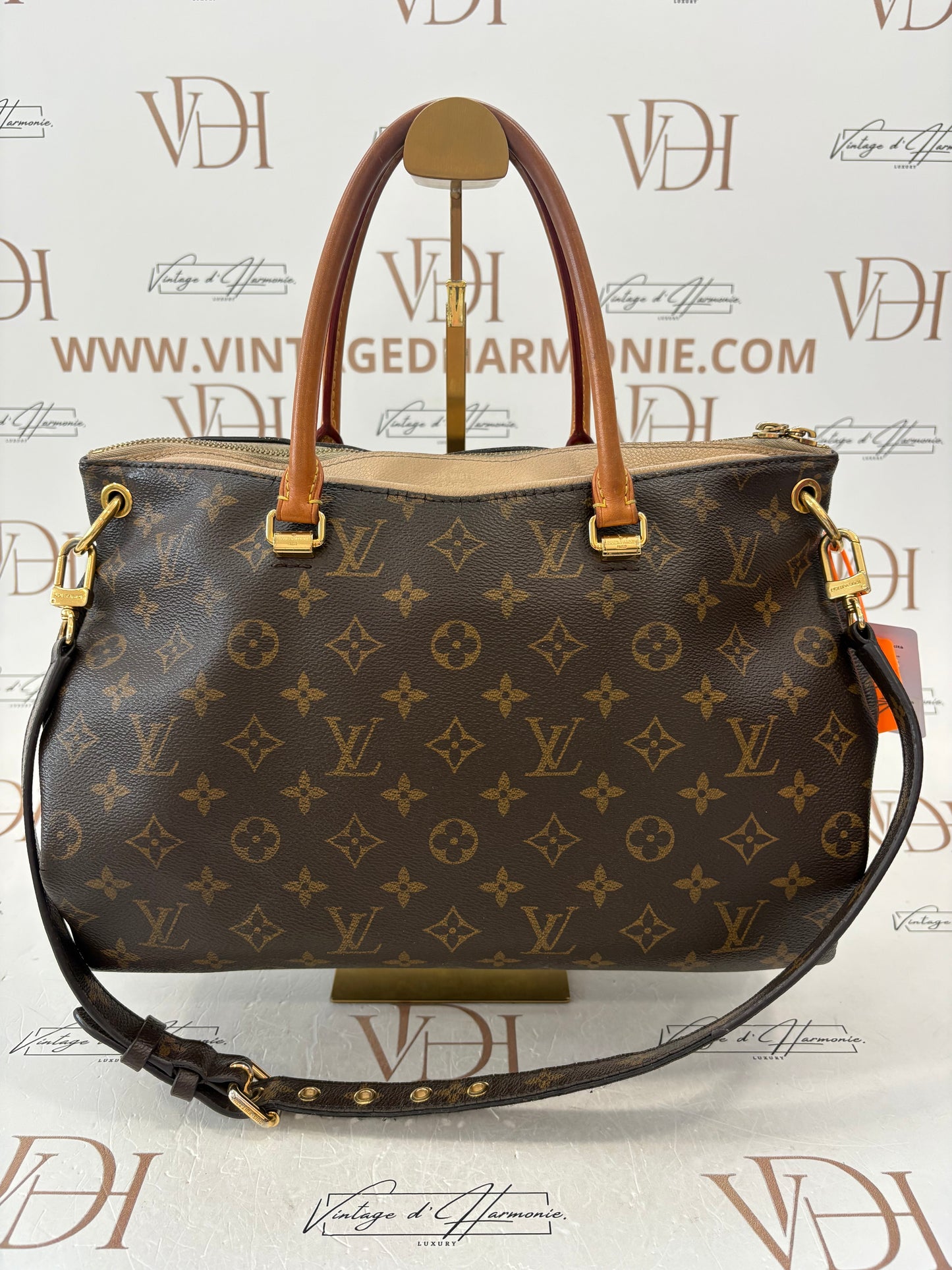 382944 - Louis Vuitton Pallas