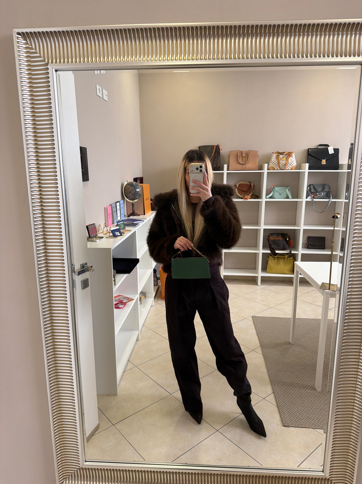 017928 - Louis Vuitton Green Pochette