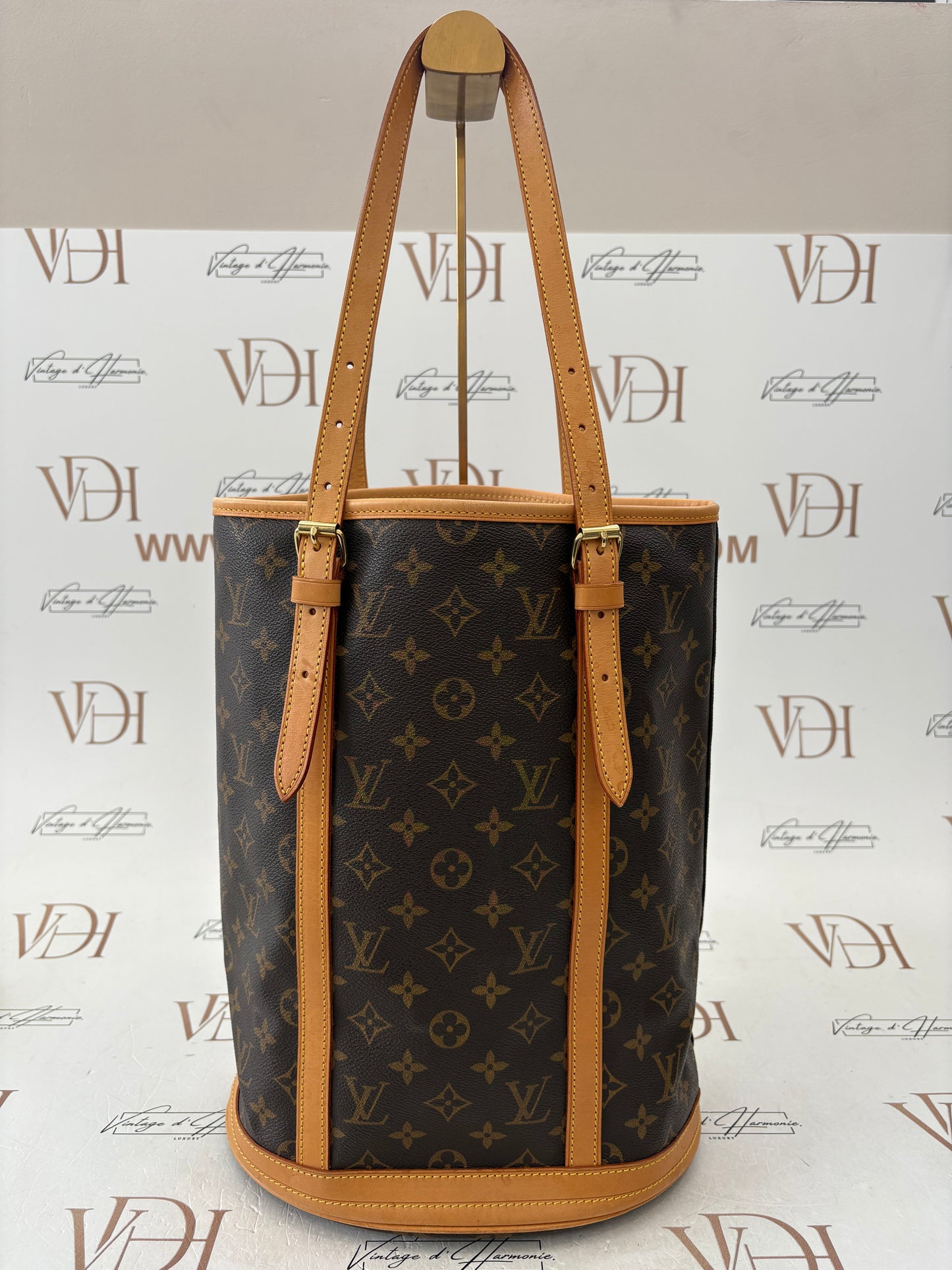 018906 - Louis Vuitton Bucket GM
