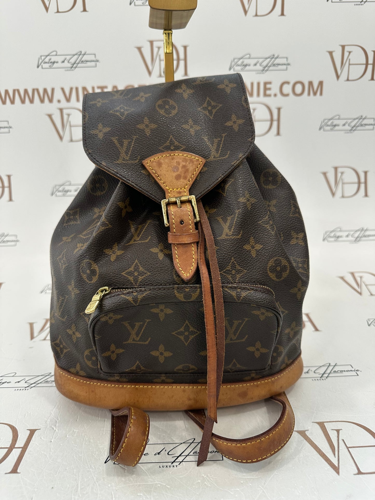 017812 - Louis Vuitton Montsouris MM