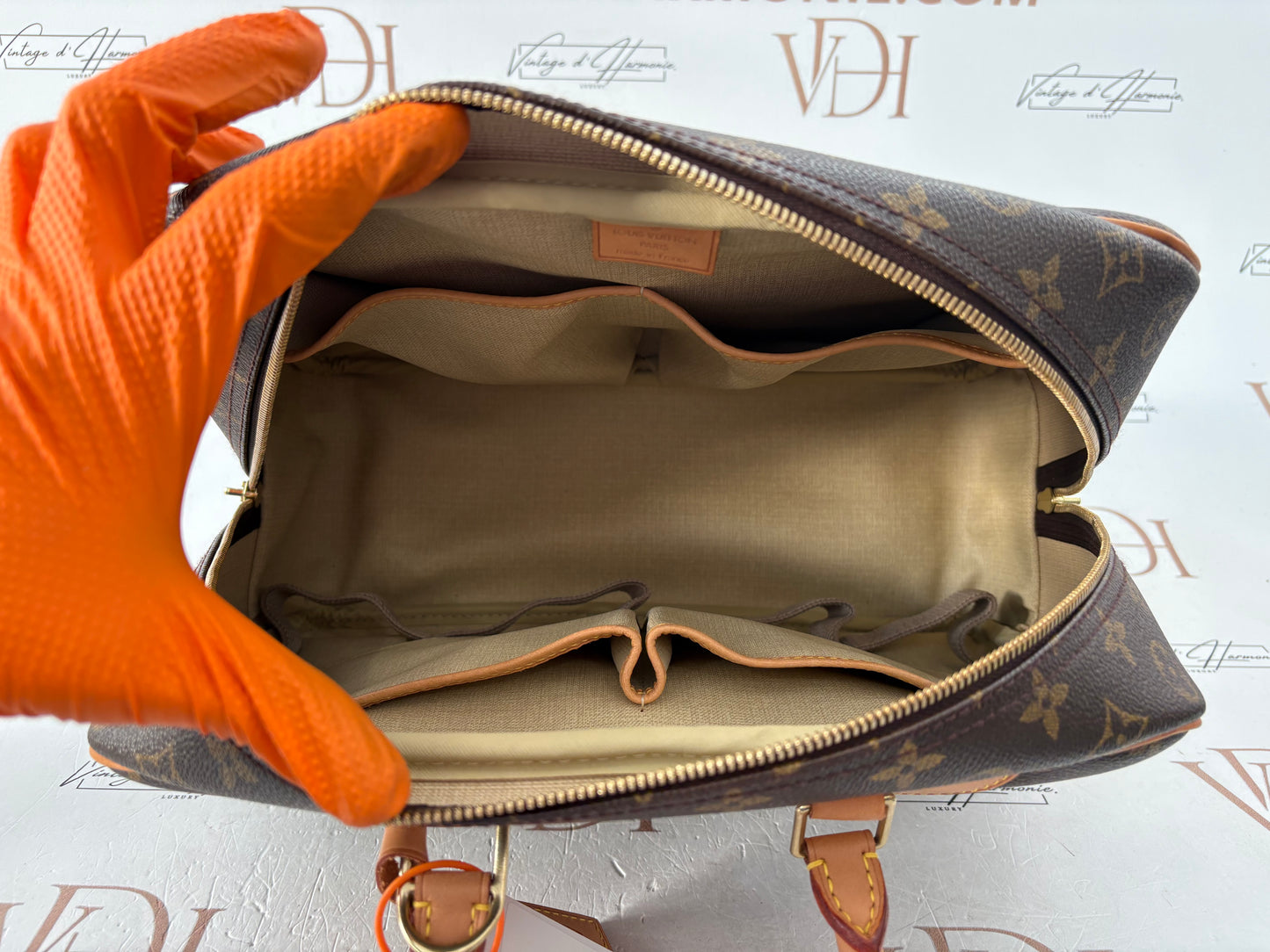 018884 - Louis Vuitton Deauville