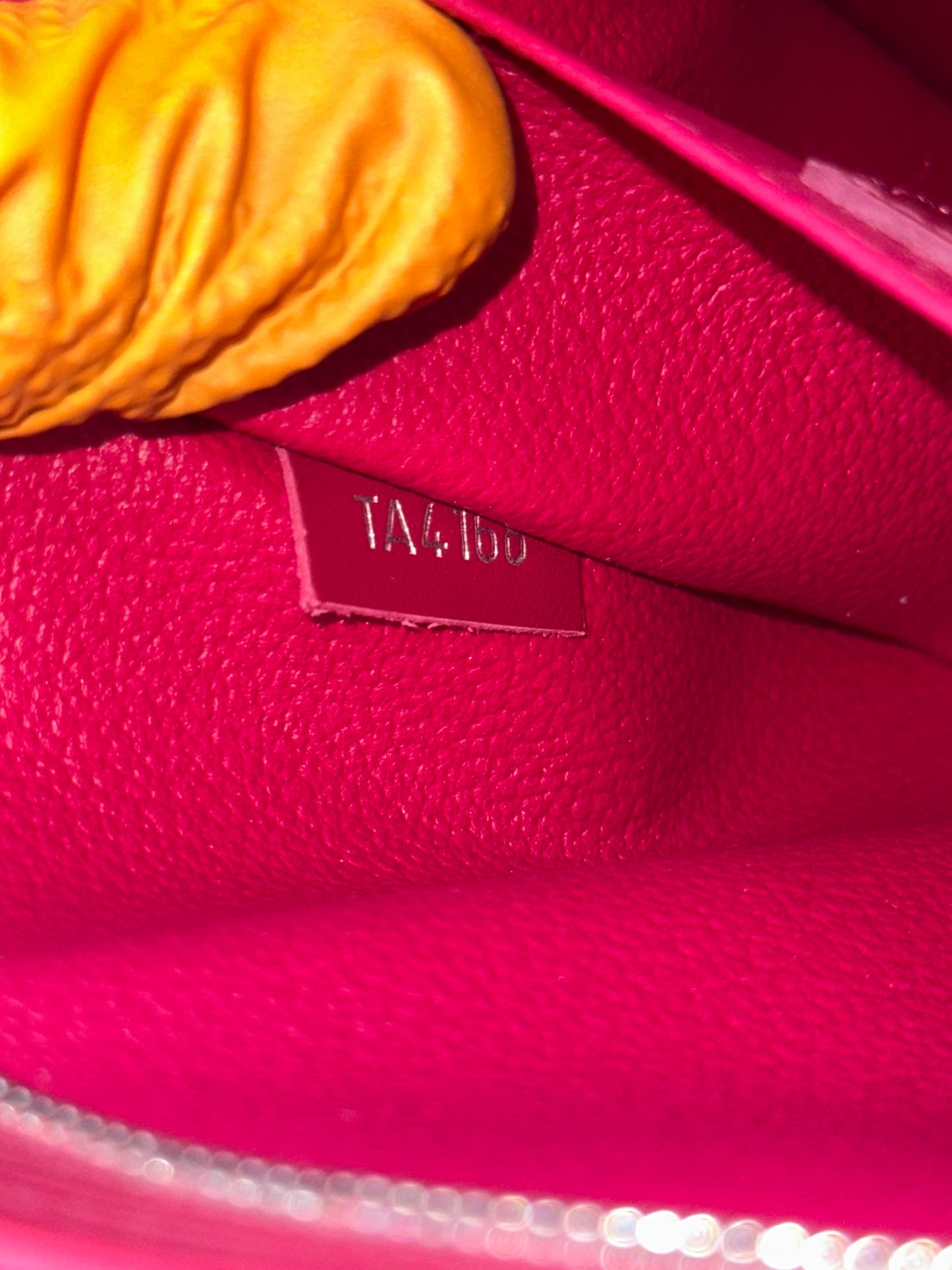 382877 - Louis Vuitton Epi Pochette