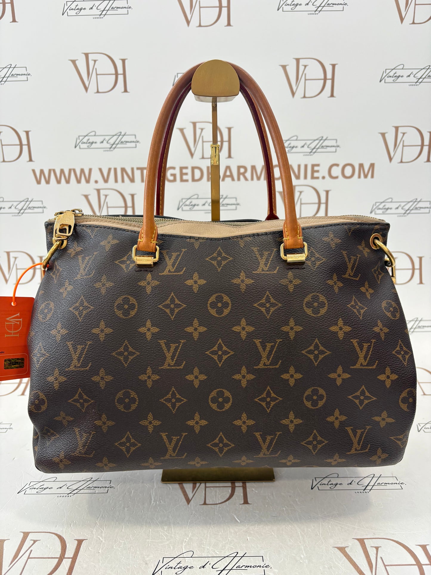 382944 - Louis Vuitton Pallas