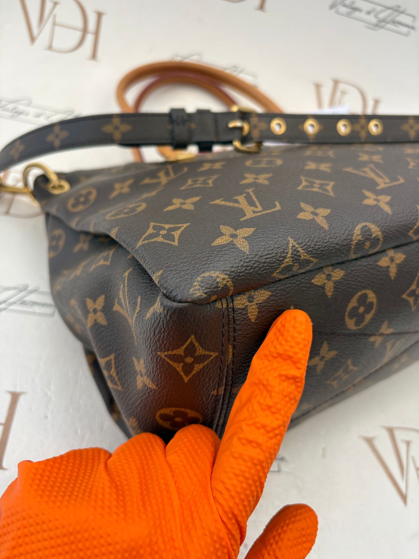383836 - Louis Vuitton Pallas