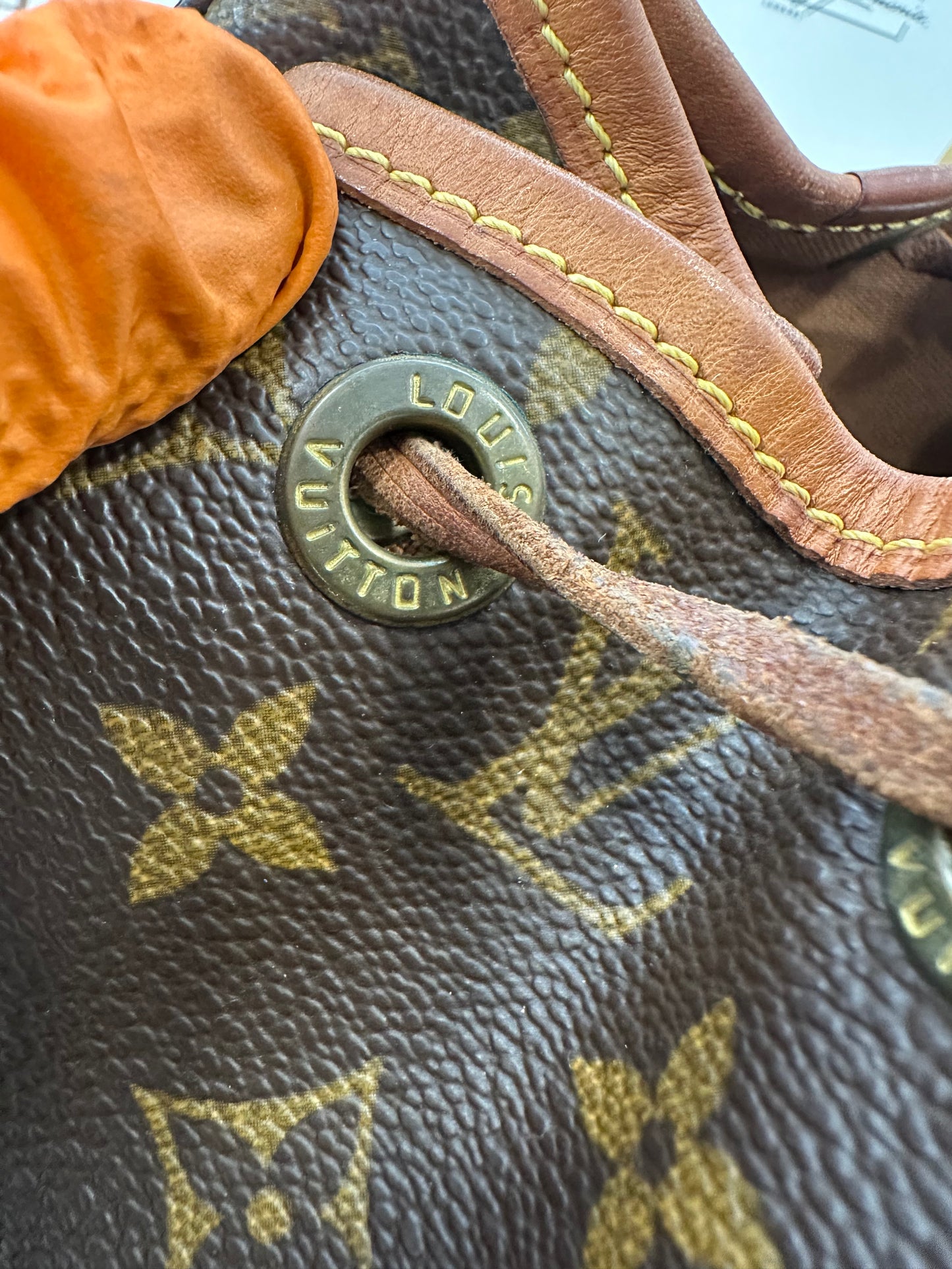 017812 - Louis Vuitton Montsouris MM
