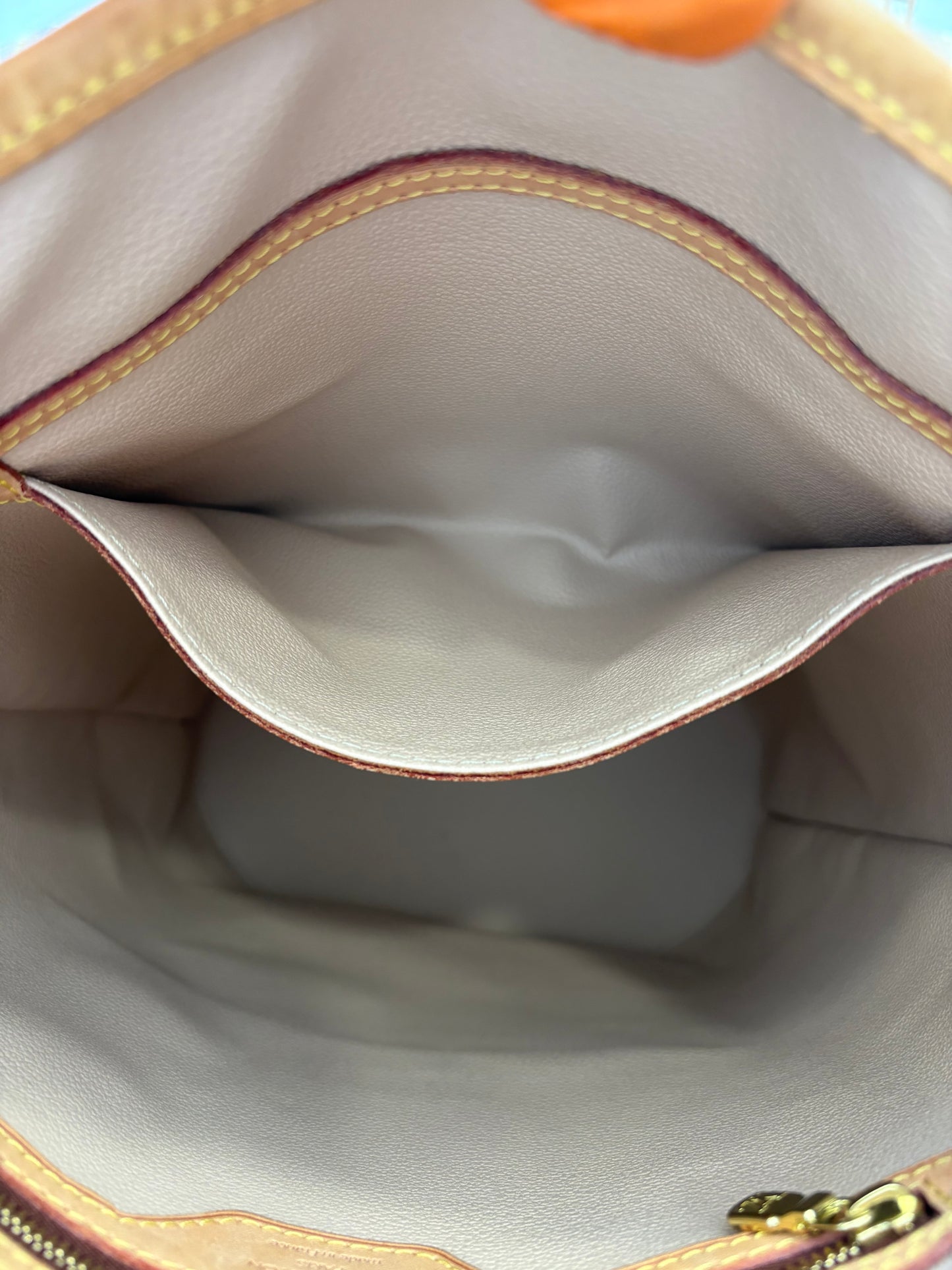 018885 - Louis Vuitton Bucket GM