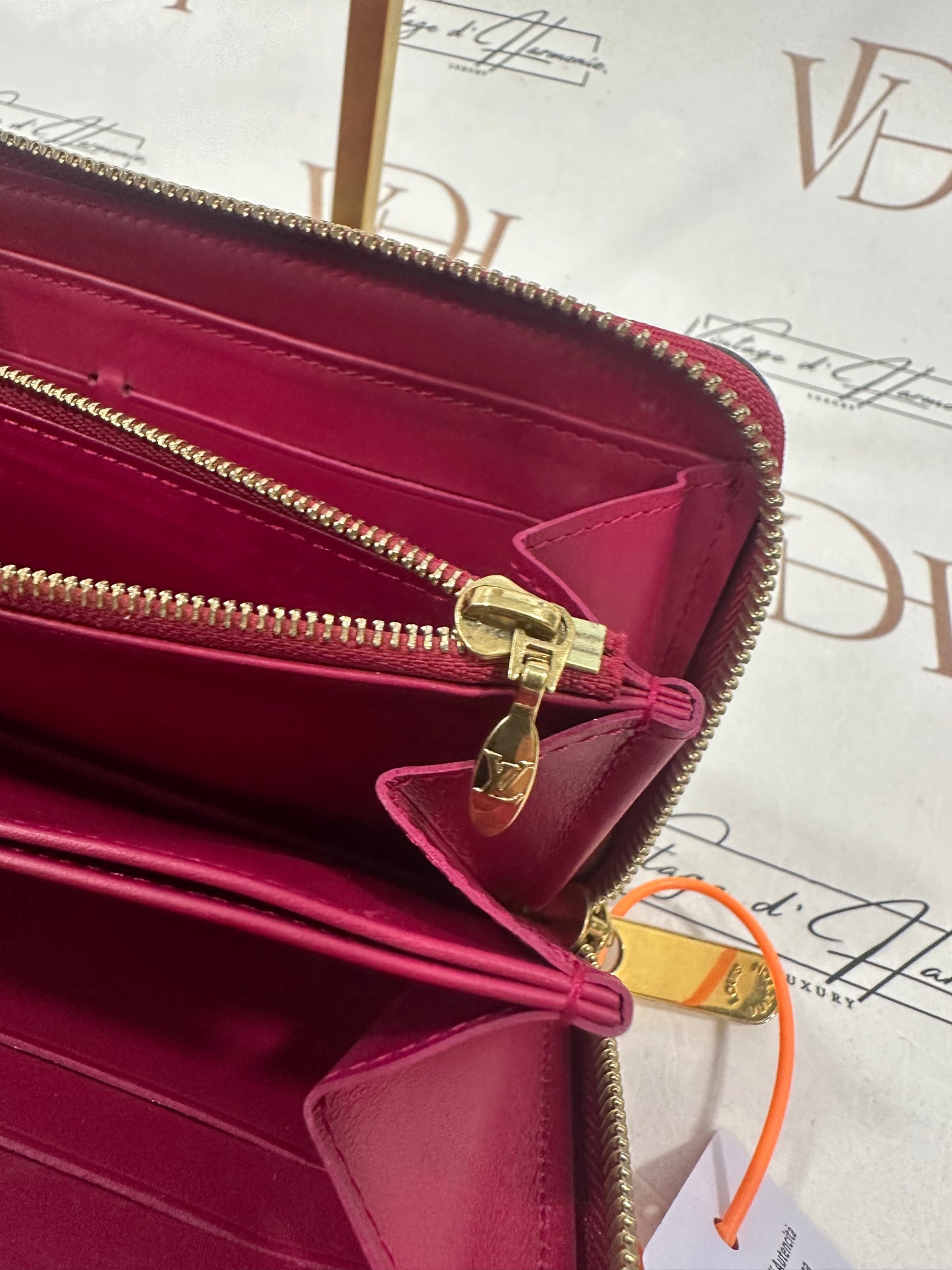 383983 - Louis Vuitton Zippy Wallet
