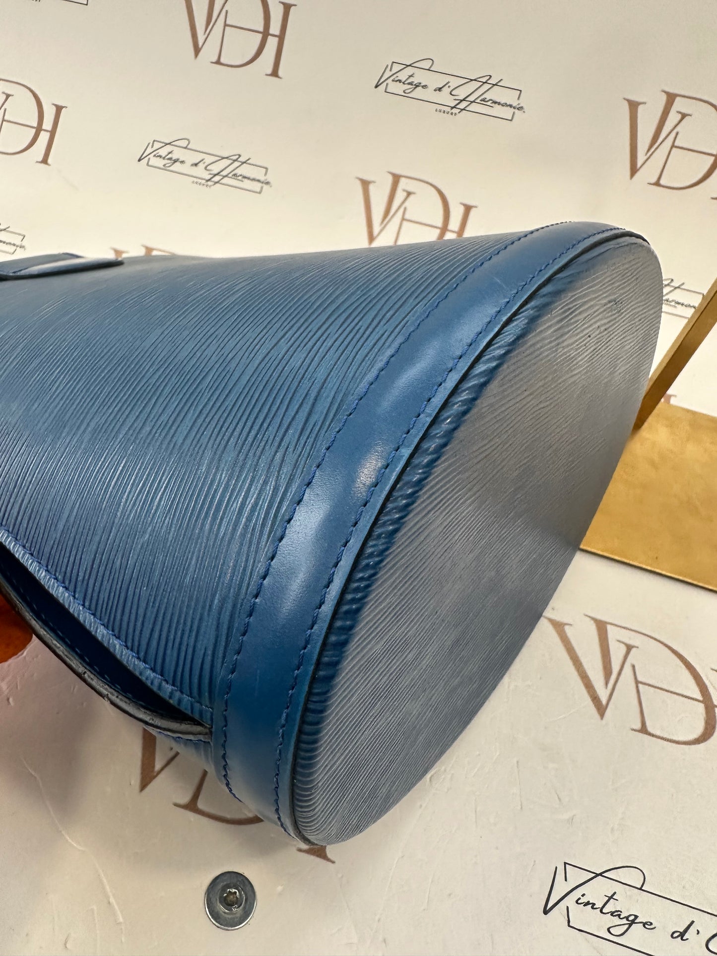 017799 - Louis Vuitton Epi Blue Cluny