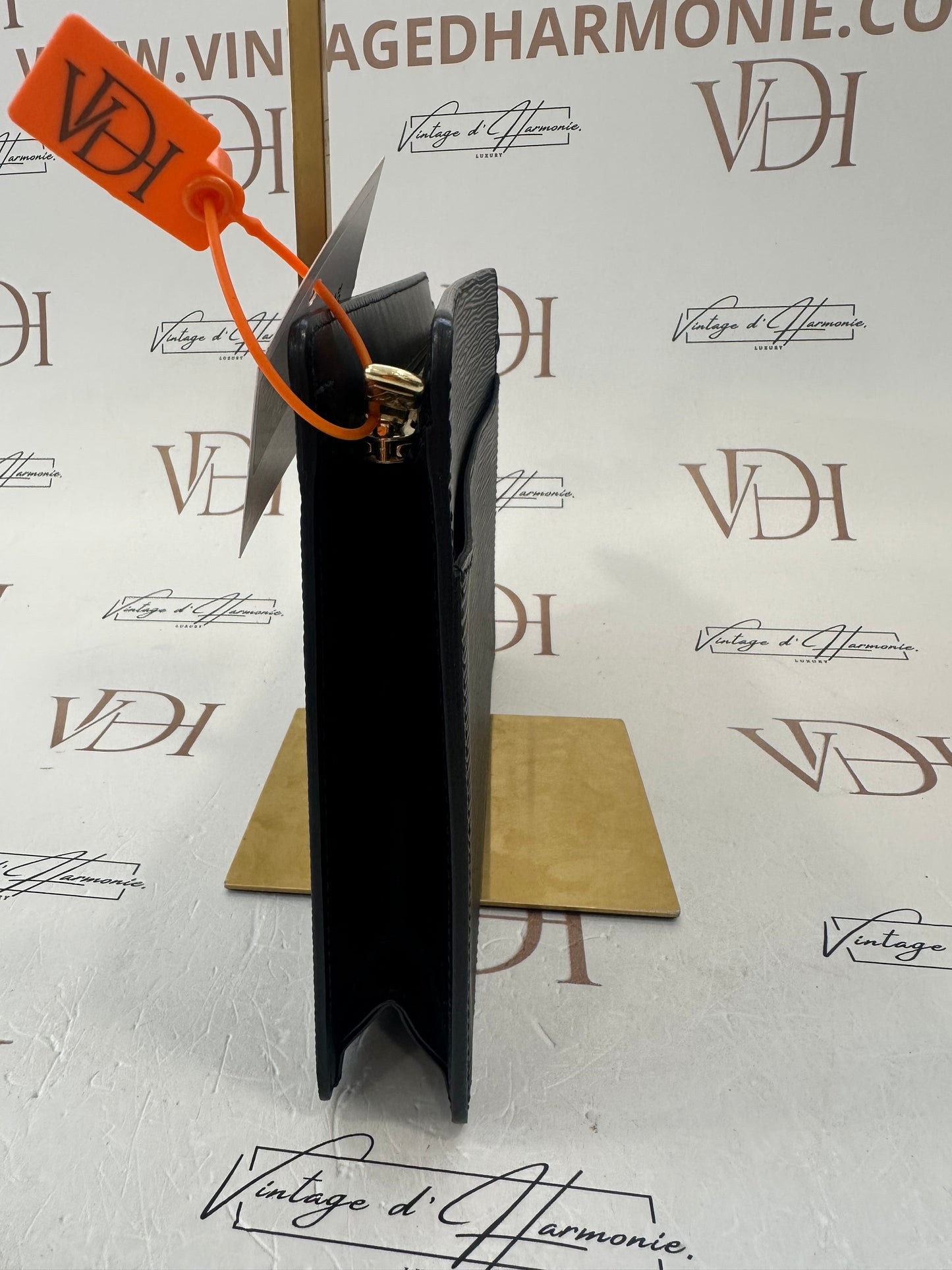017888 - Louis Vuitton Black Epi Pochette Clutch