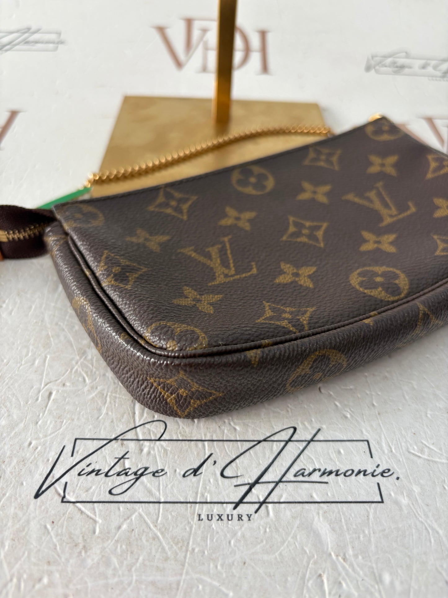 017115 - Louis Vuitton Bucket Attached