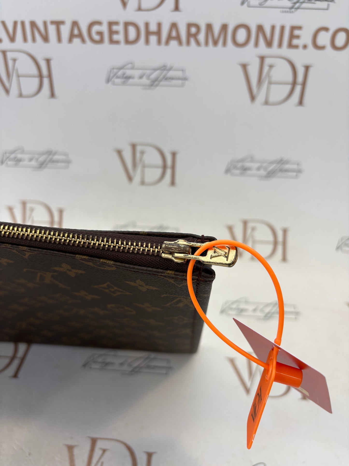 017062 - Louis Vuitton Pochette Documents