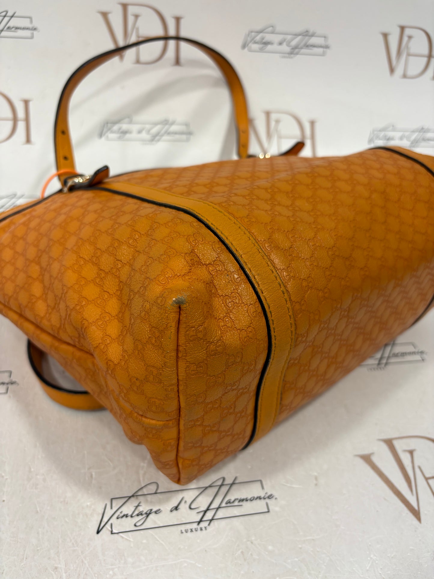 200956 - Gucci Orange