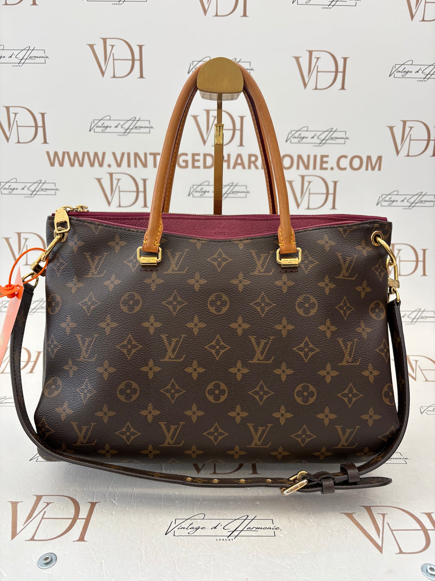 016937 - Louis Vuitton Pallas