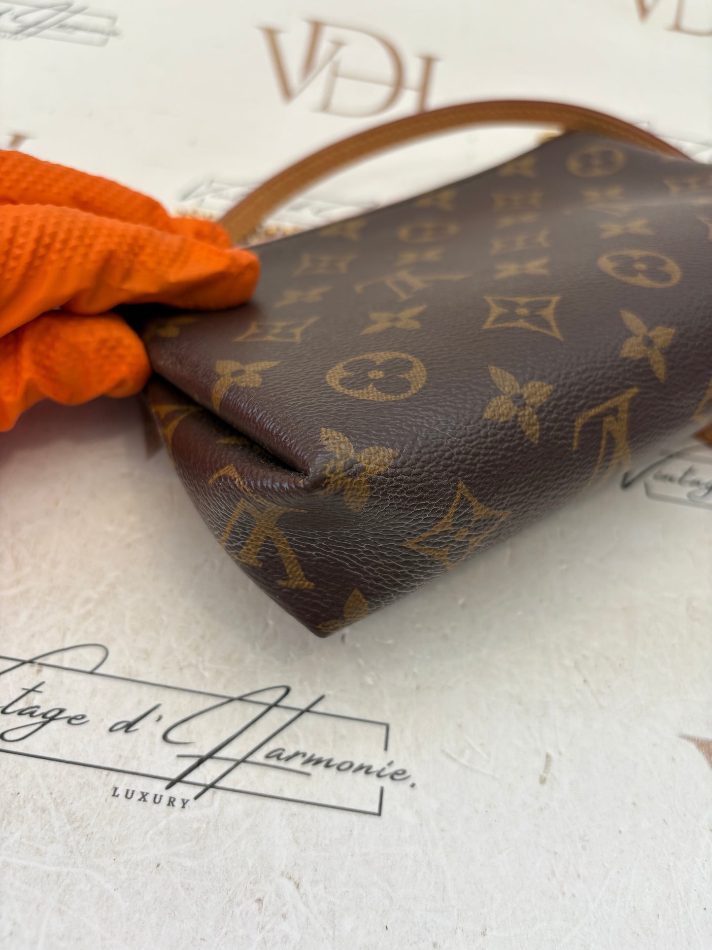 017249 - Louis Vuitton Pallas Pouch