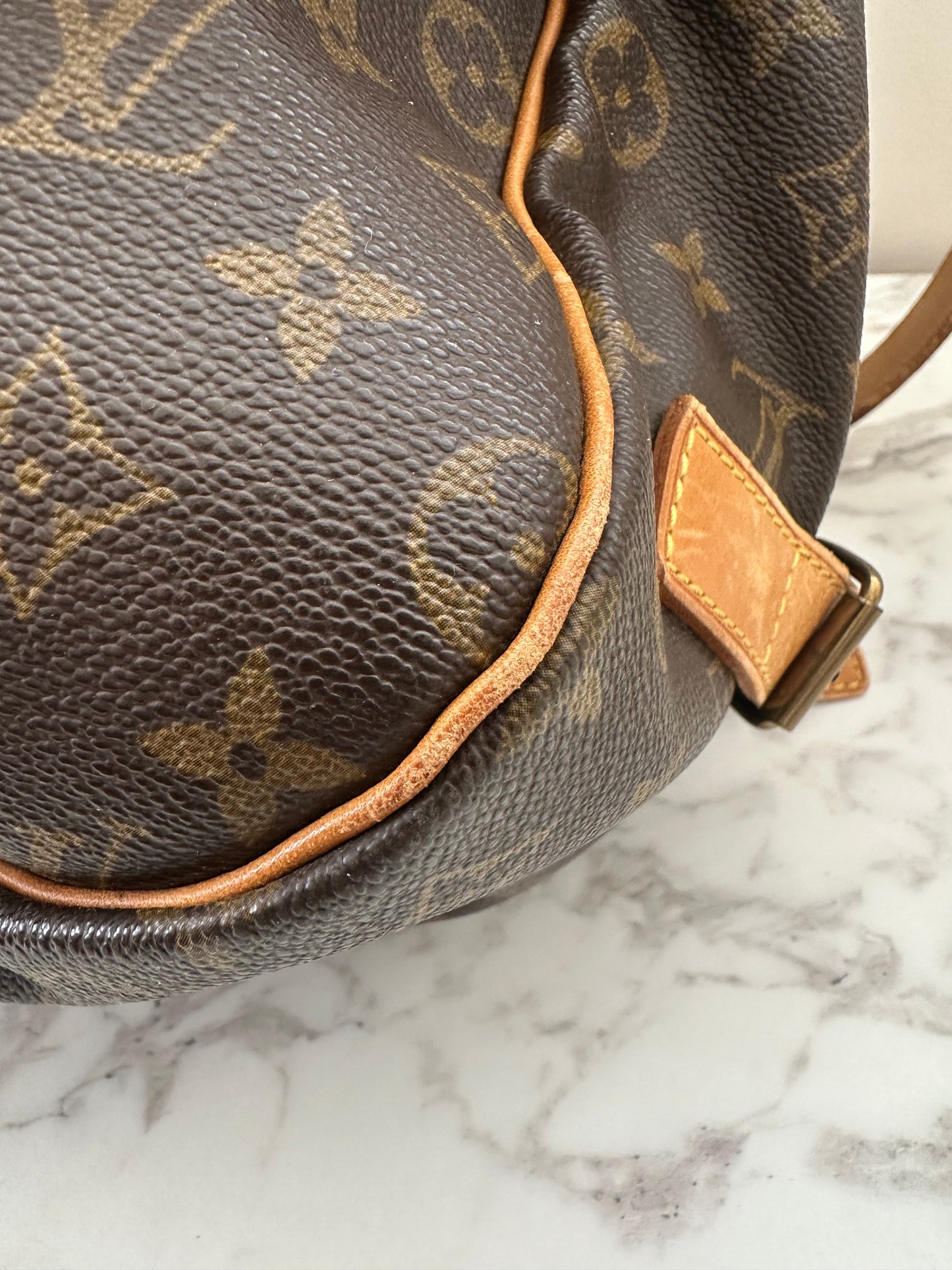 Louis Vuitton Saumur 43