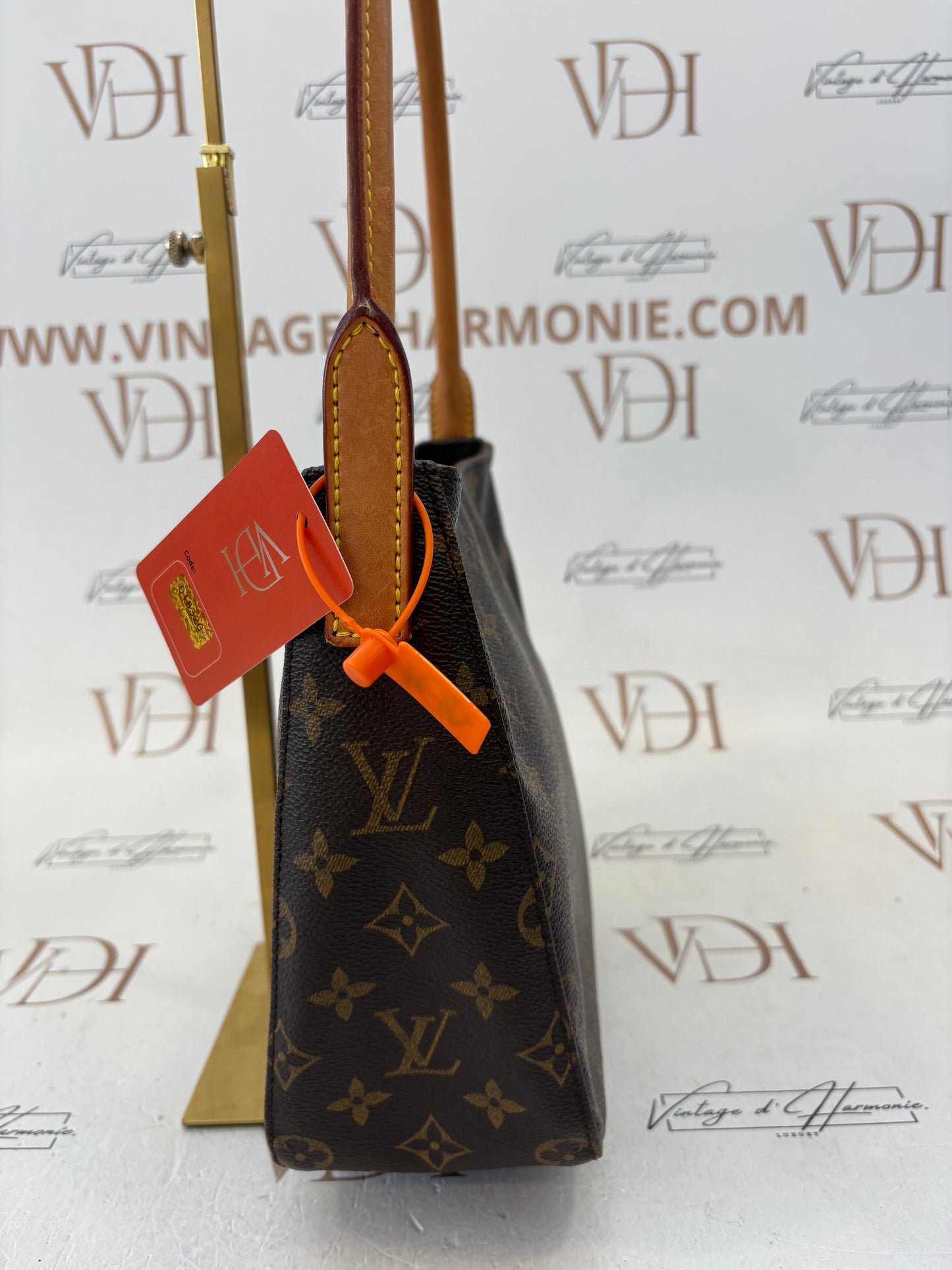 018320 - Louis Vuitton Looping MM