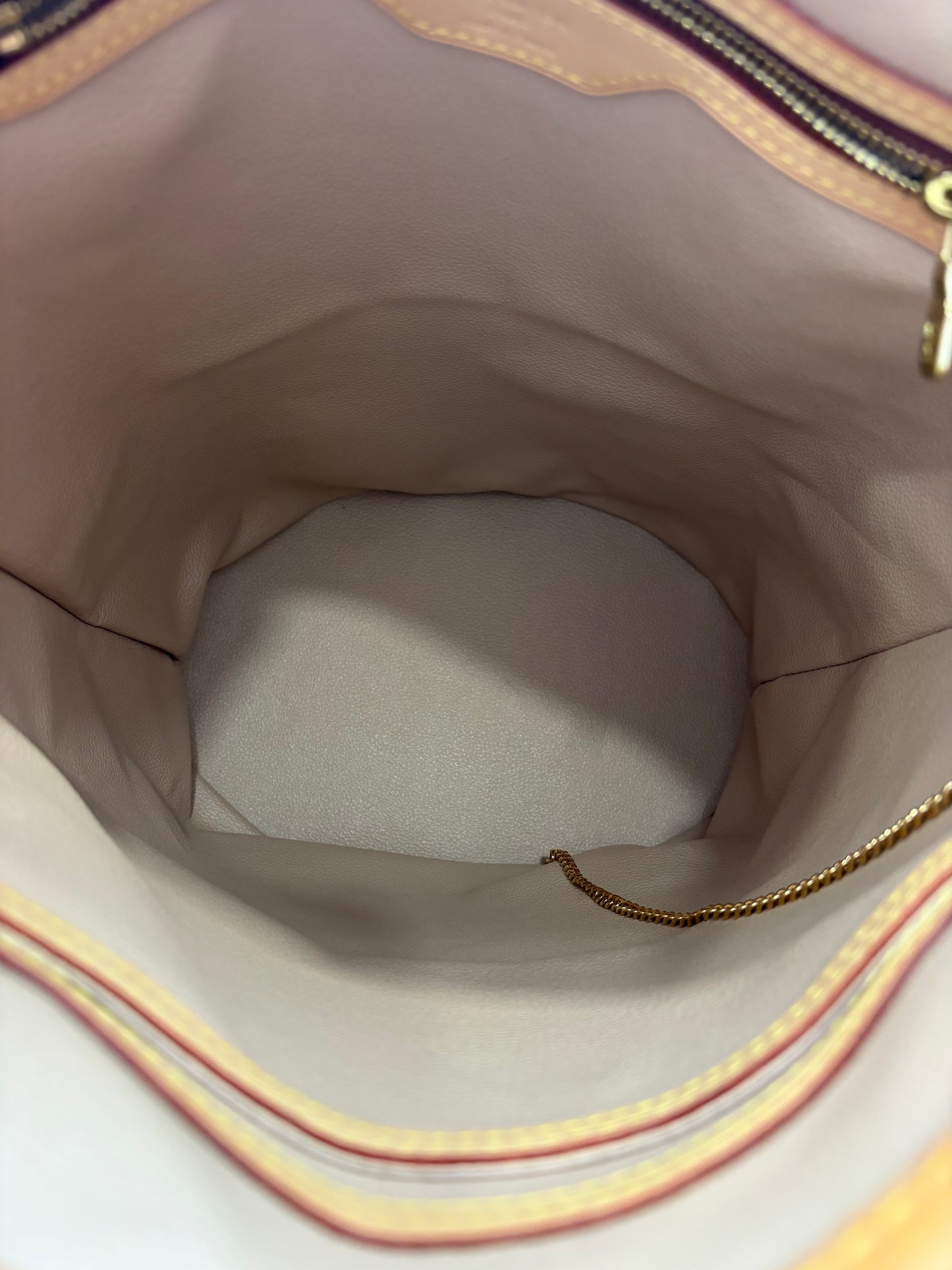 017650 - Louis Vuitton Bucket GM