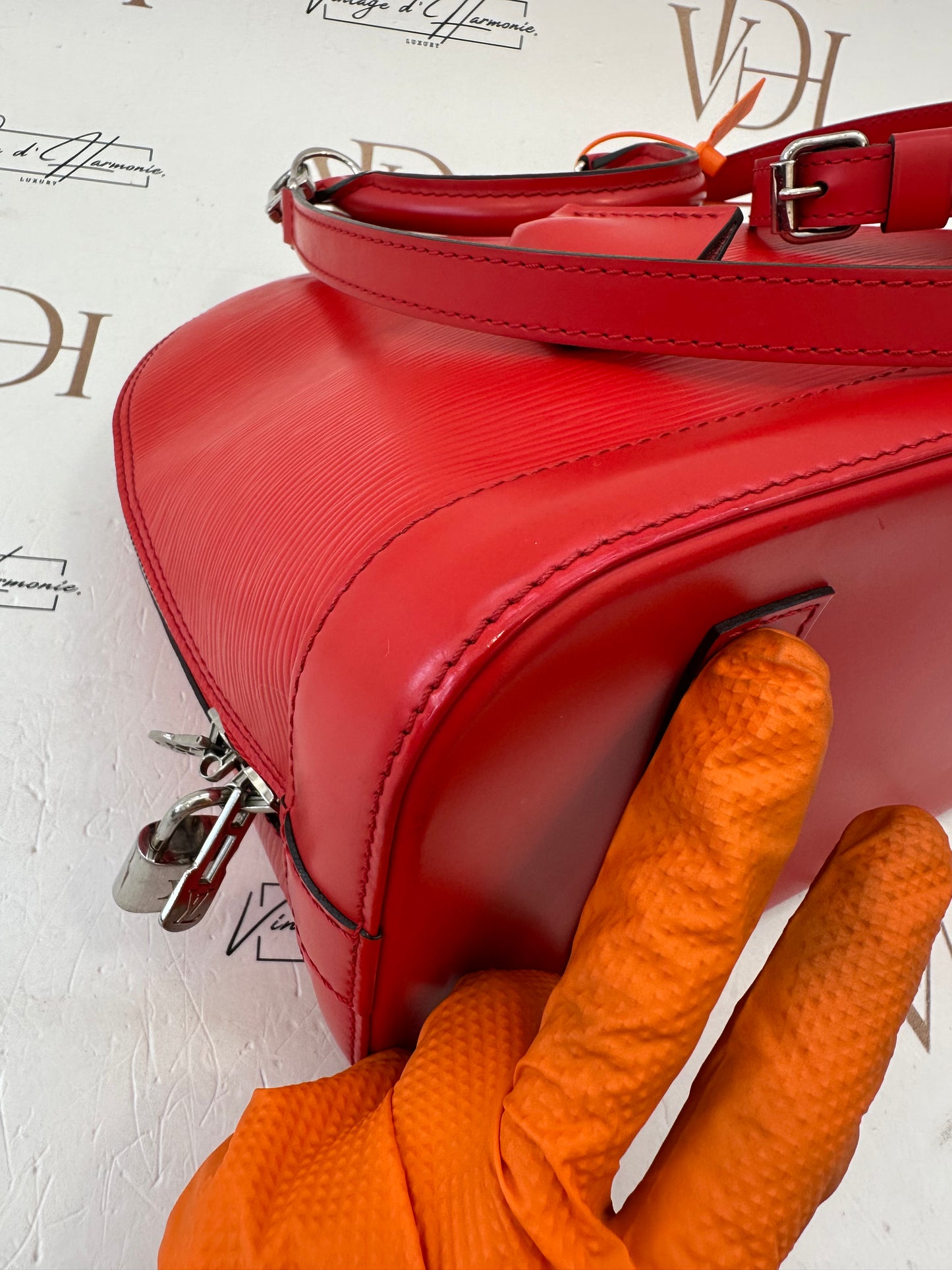 017886 - Louis Vuitton Alma Red Epi