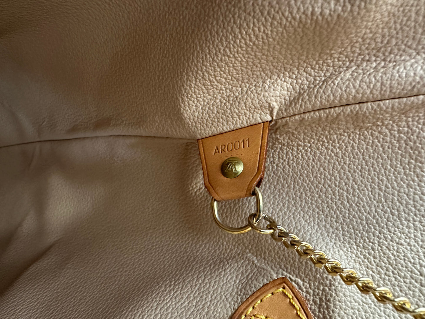 017860 - Louis Vuitton Bucket GM