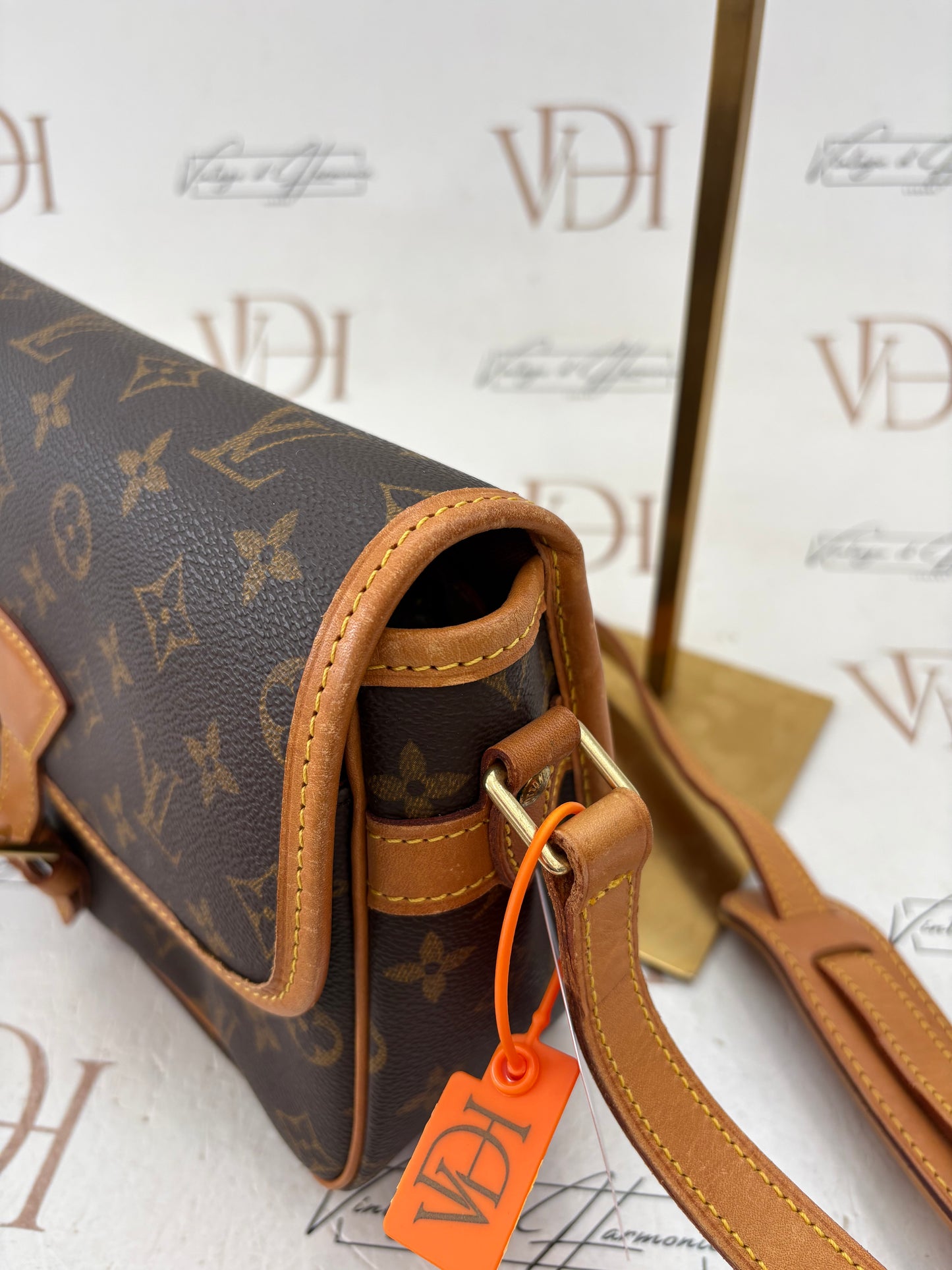 018600 - Louis Vuitton Sologne