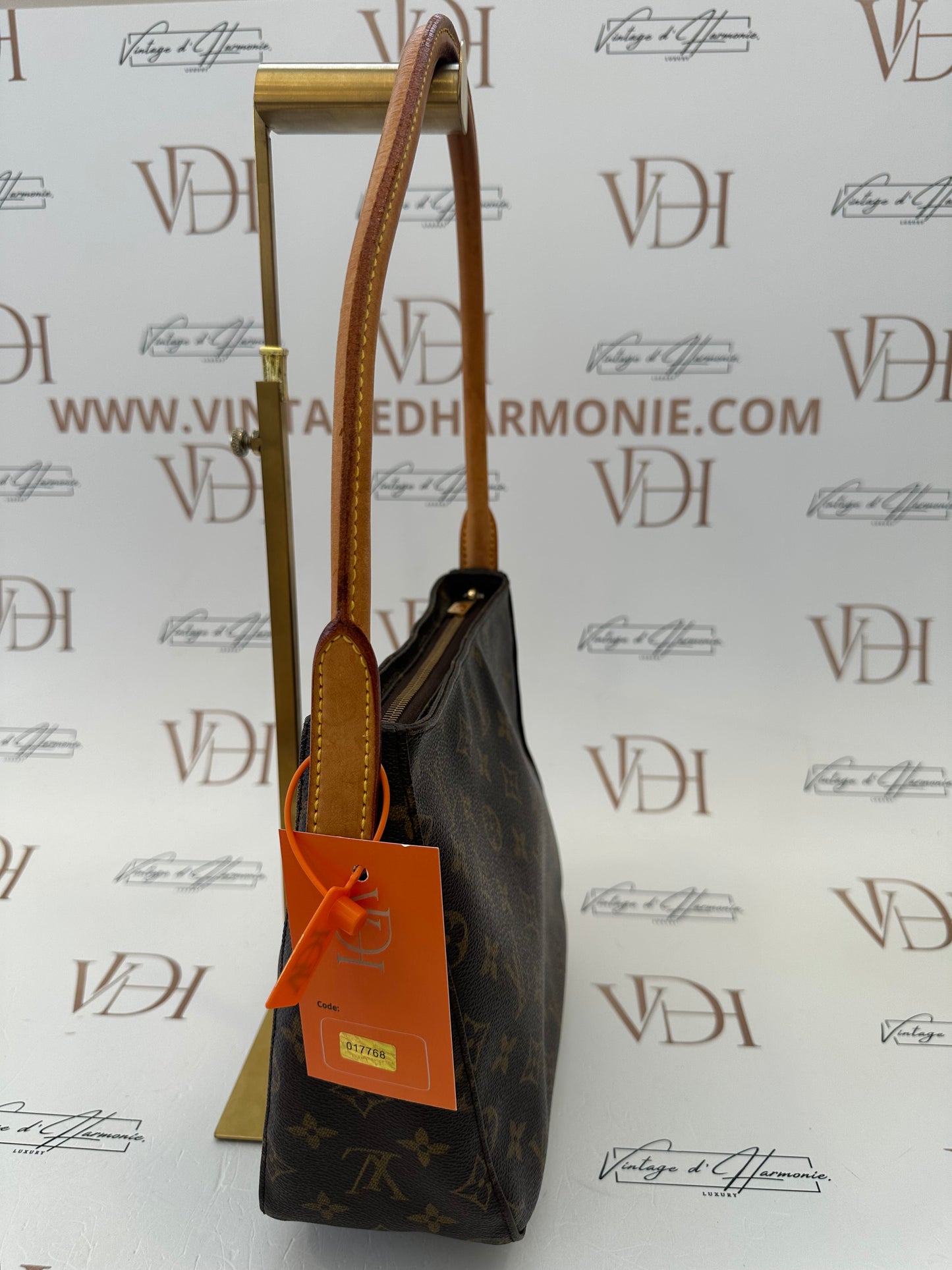 017768 - Louis Vuitton Looping MM