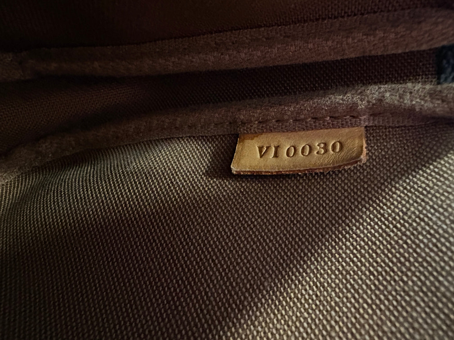 017890 - Louis Vuitton Pochette Accessoires