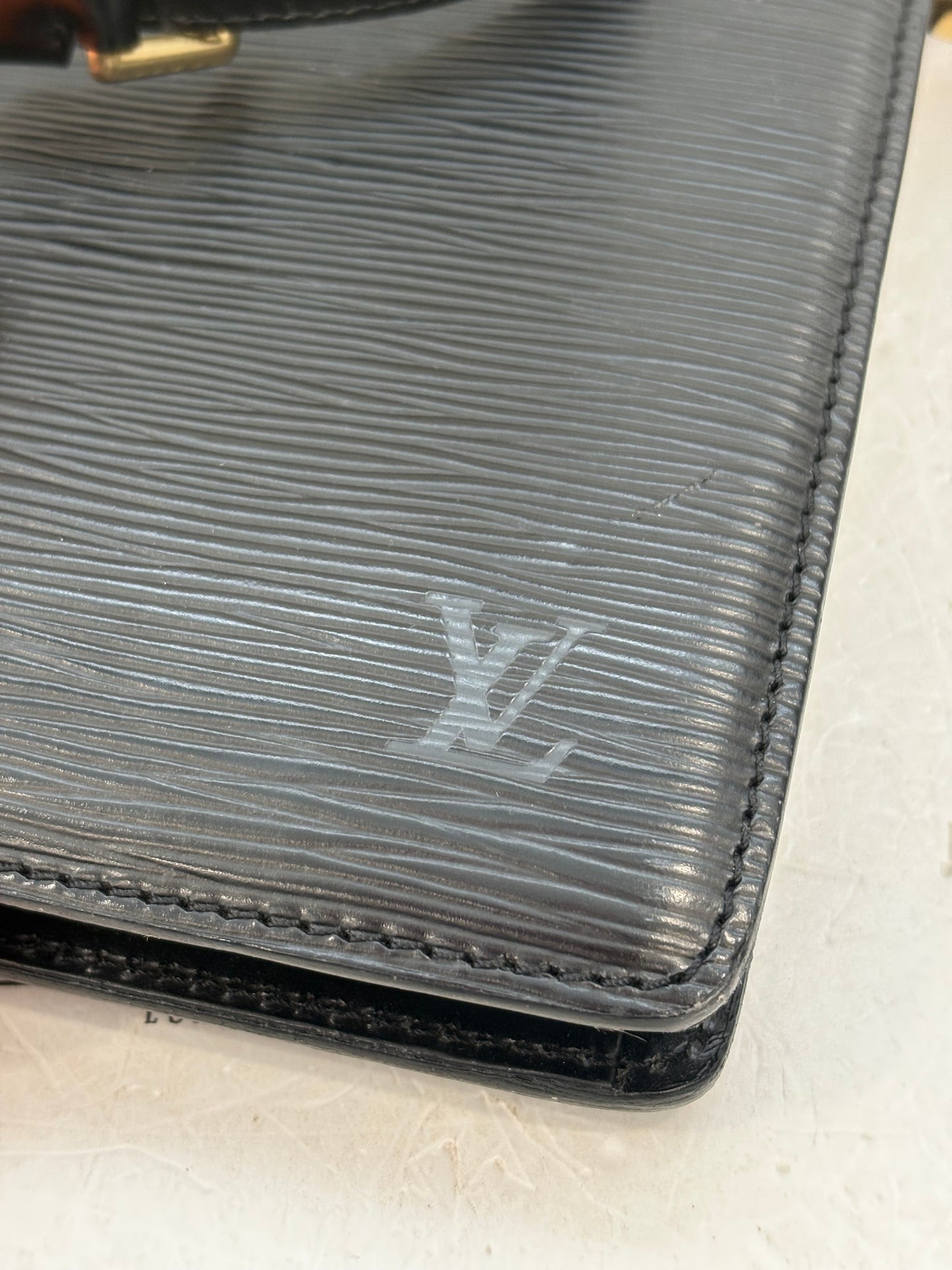 018067 - Louis Vuitton Epi Capuchin