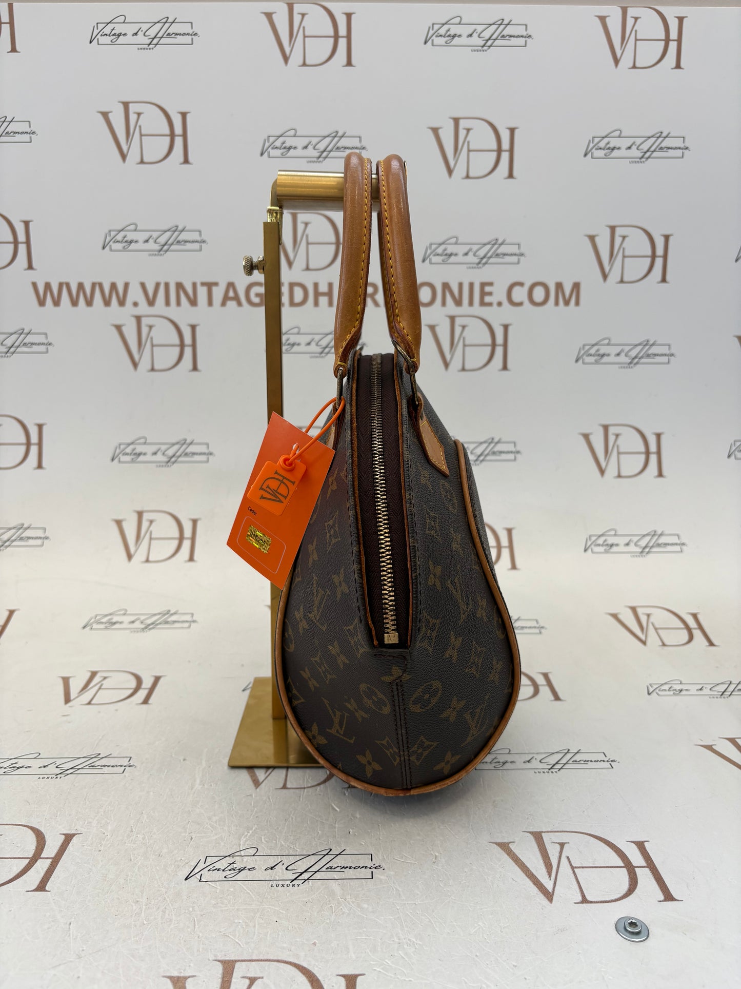 018054 - Louis Vuitton Ellipse